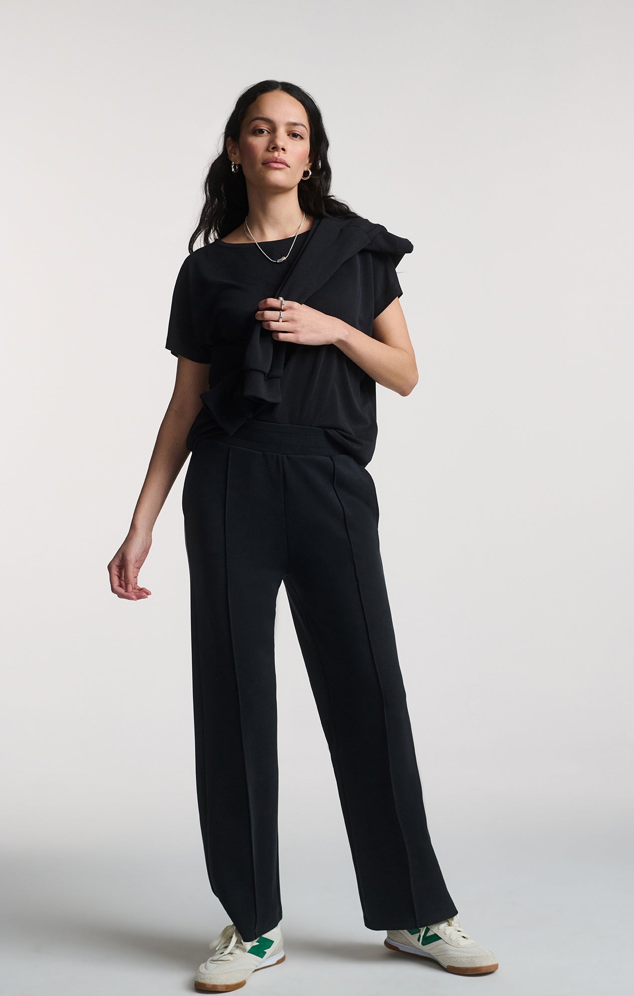 LUXE TOUCH TENCEL™ BOAT NECK T-SHIRT IN BLACK - Mavi Jeans