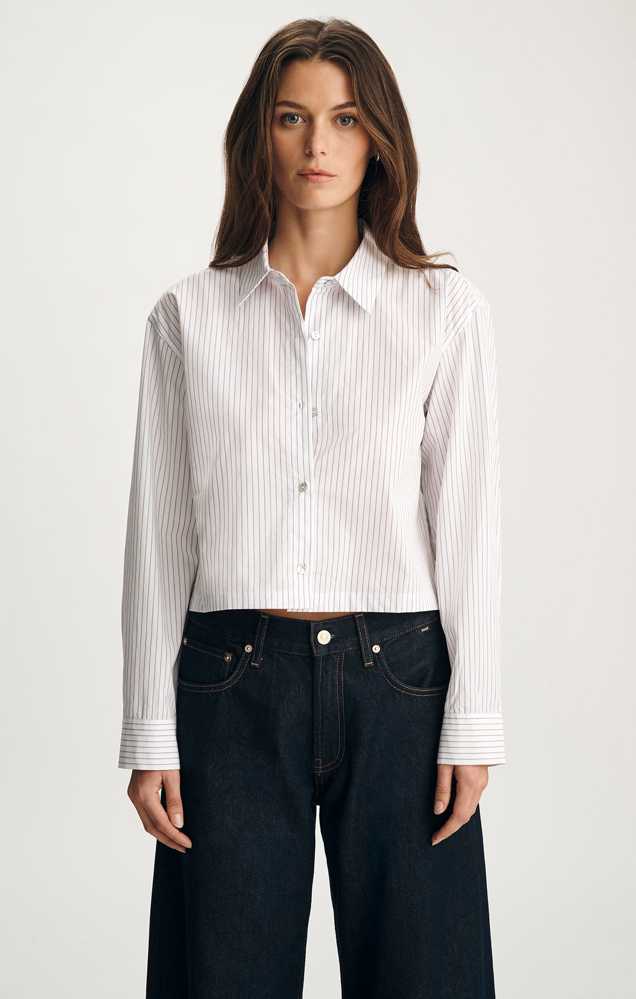 CROPPED LONG SLEEVE BUTTON-UP SHIRT IN BURGUNDY STRIPE