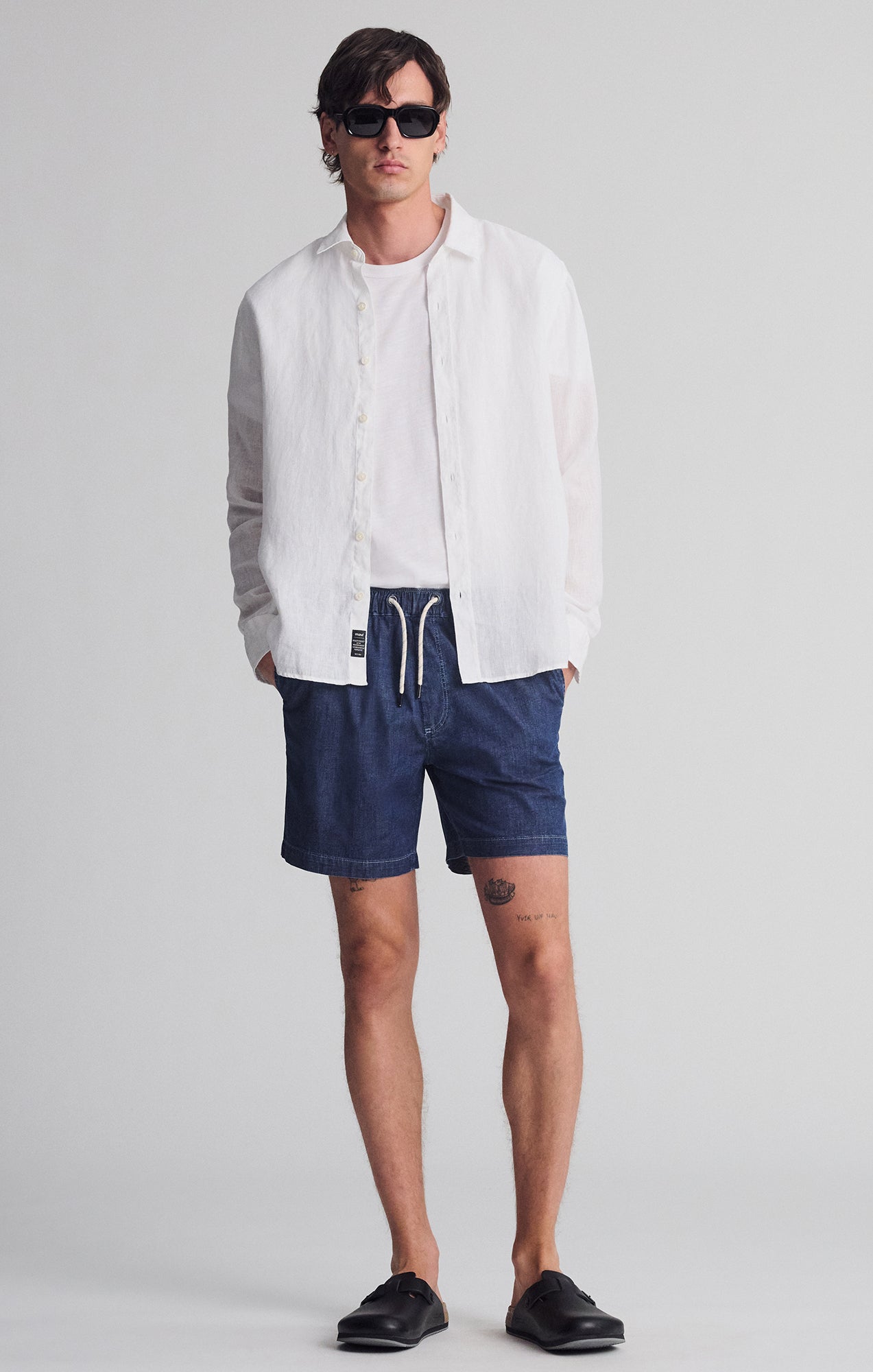 CLINT JOGGER SHORTS IN NAVY CHAMBREY - Mavi Jeans