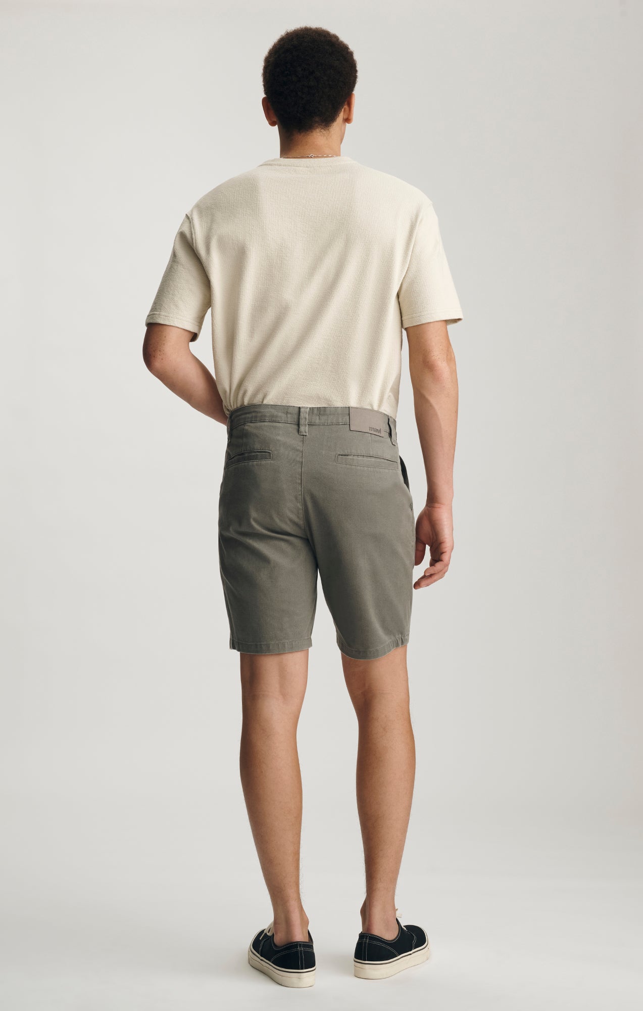 NOAH SHORTS IN OLIVE VINTAGE COLORED - Mavi Jeans