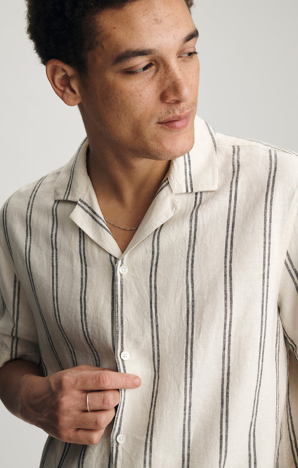 LINEN CAMP COLLAR SHORT SLEEVE SHIRT IN OFF WHITE - Mavi Jeans
