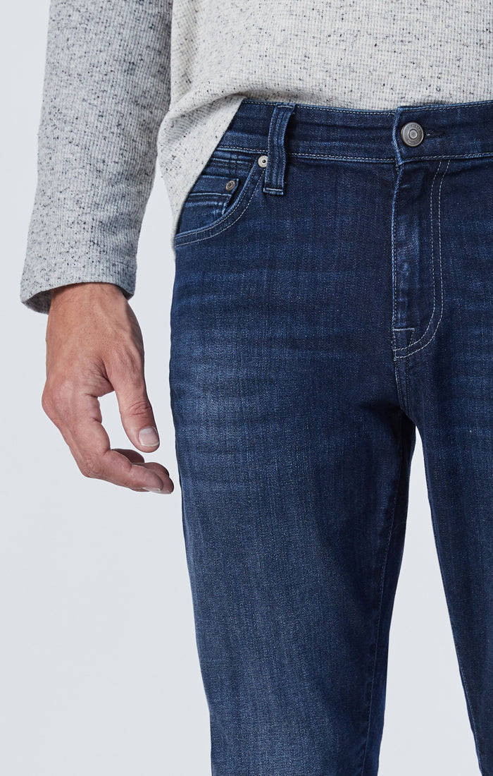 MARCUS SLIM STRAIGHT LEG IN DARK WILLIAMSBURG - Mavi Jeans