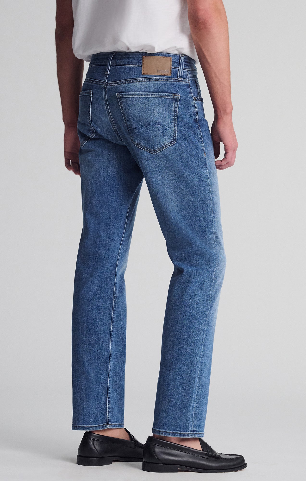 MATT RELAXED STRAIGHT LEG IN MID SHADED WILLIAMSBURG - Mavi Jeans