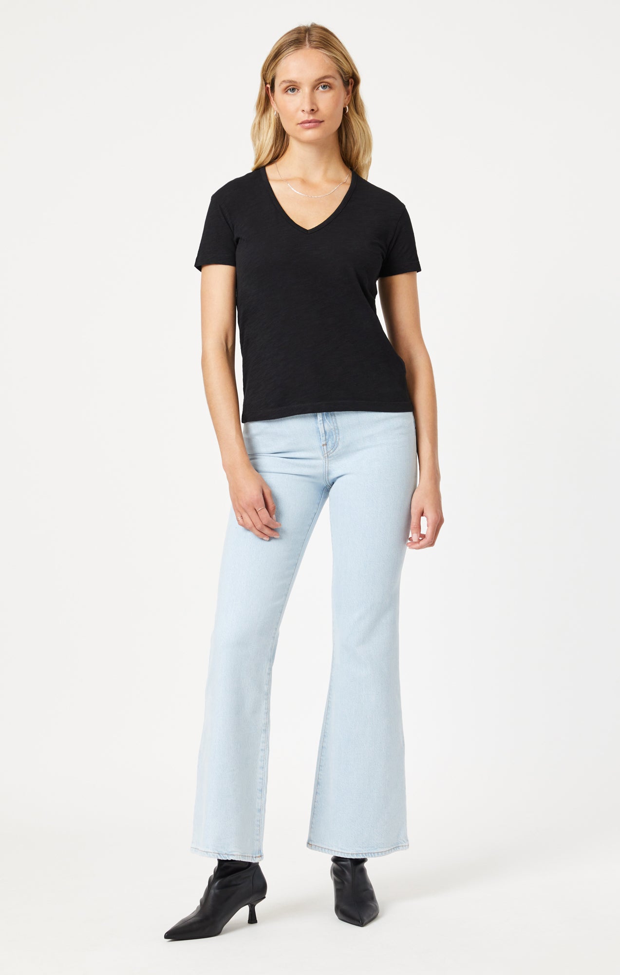 V-NECK T-SHIRT IN BLACK - Mavi Jeans