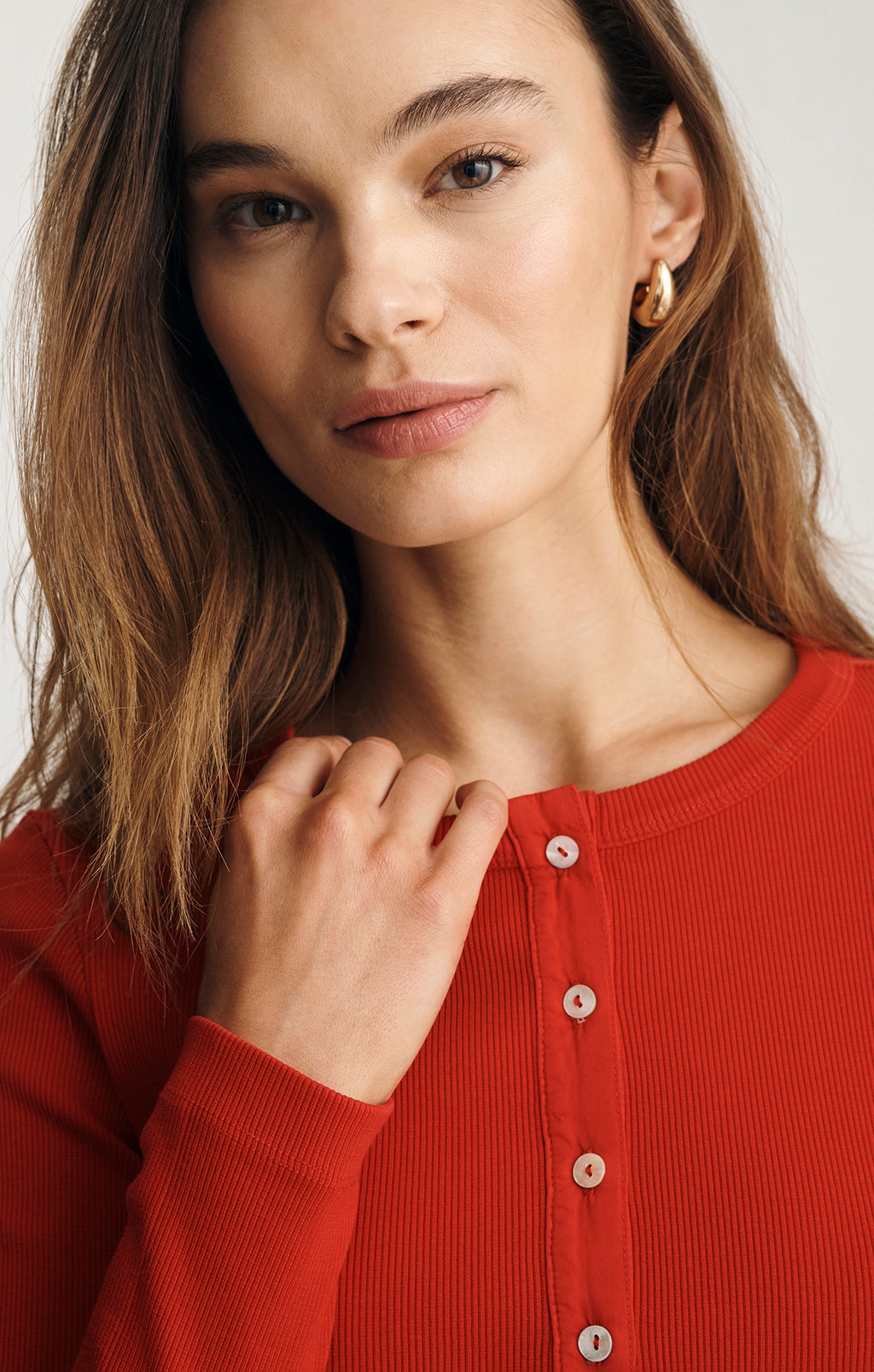 LONG SLEEVE BUTTON-UP T-SHIRT IN RED - Mavi Jeans