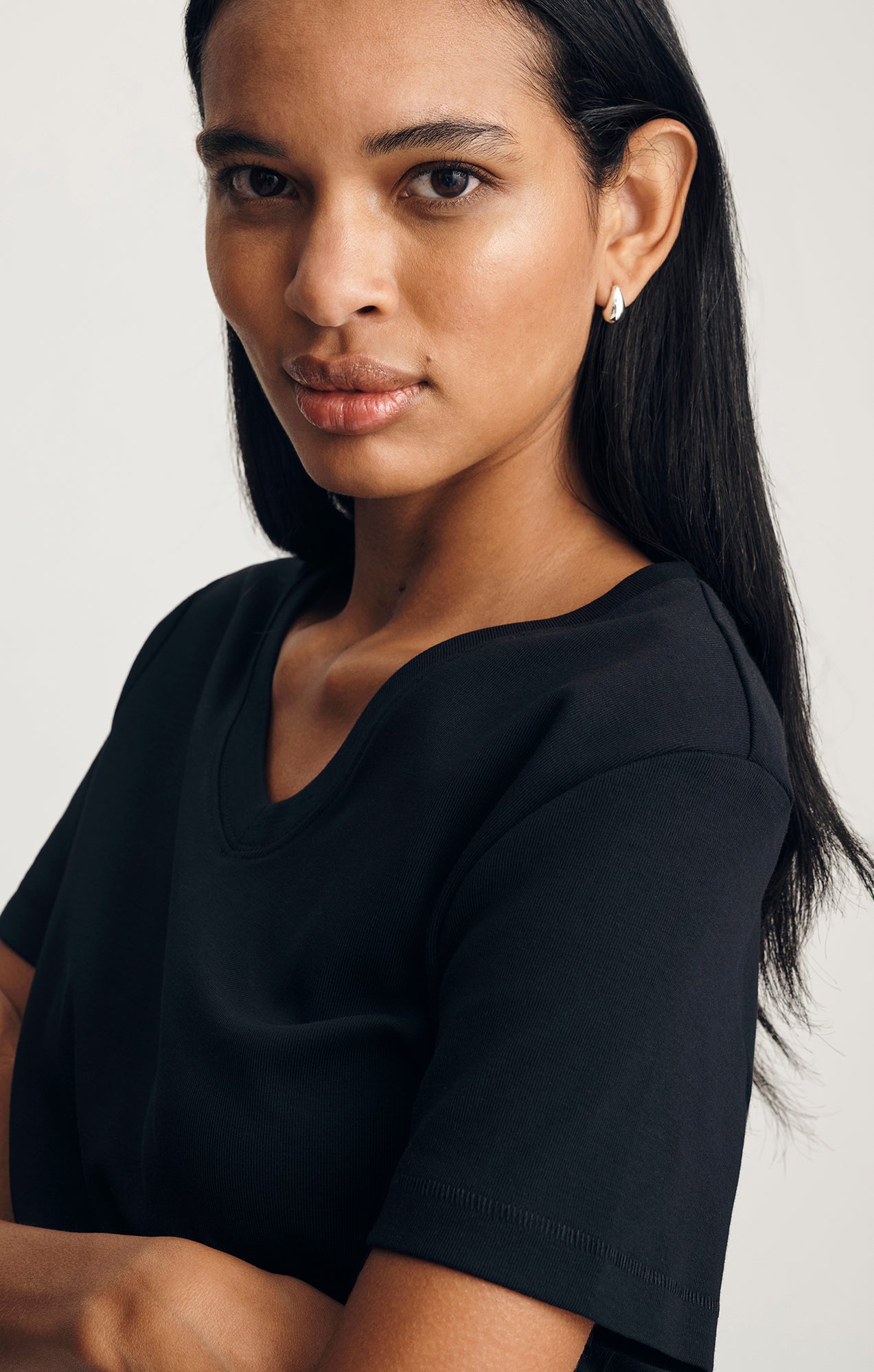 OLIVIA V-NECK T-SHIRT IN BLACK - Mavi Jeans