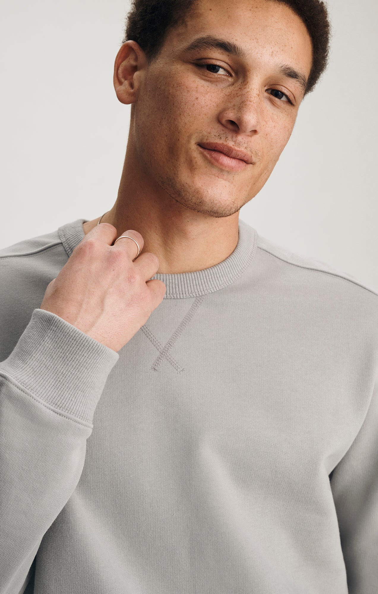 V-STITCH CREW NECK SWEATSHIRT IN ALLOY - Mavi Jeans