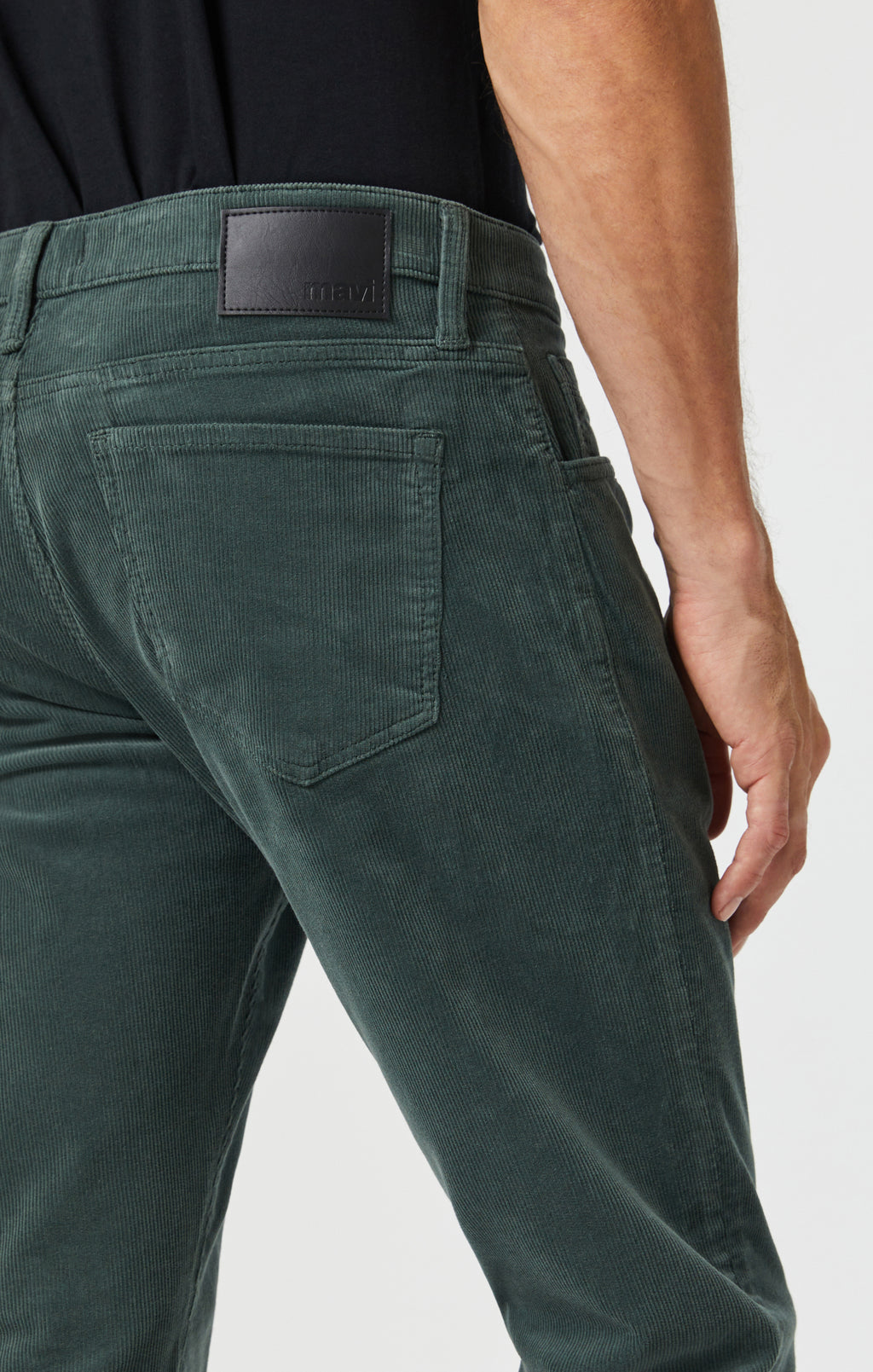 MARCUS SLIM STRAIGHT LEG IN EVERGREEN CORD - Mavi Jeans