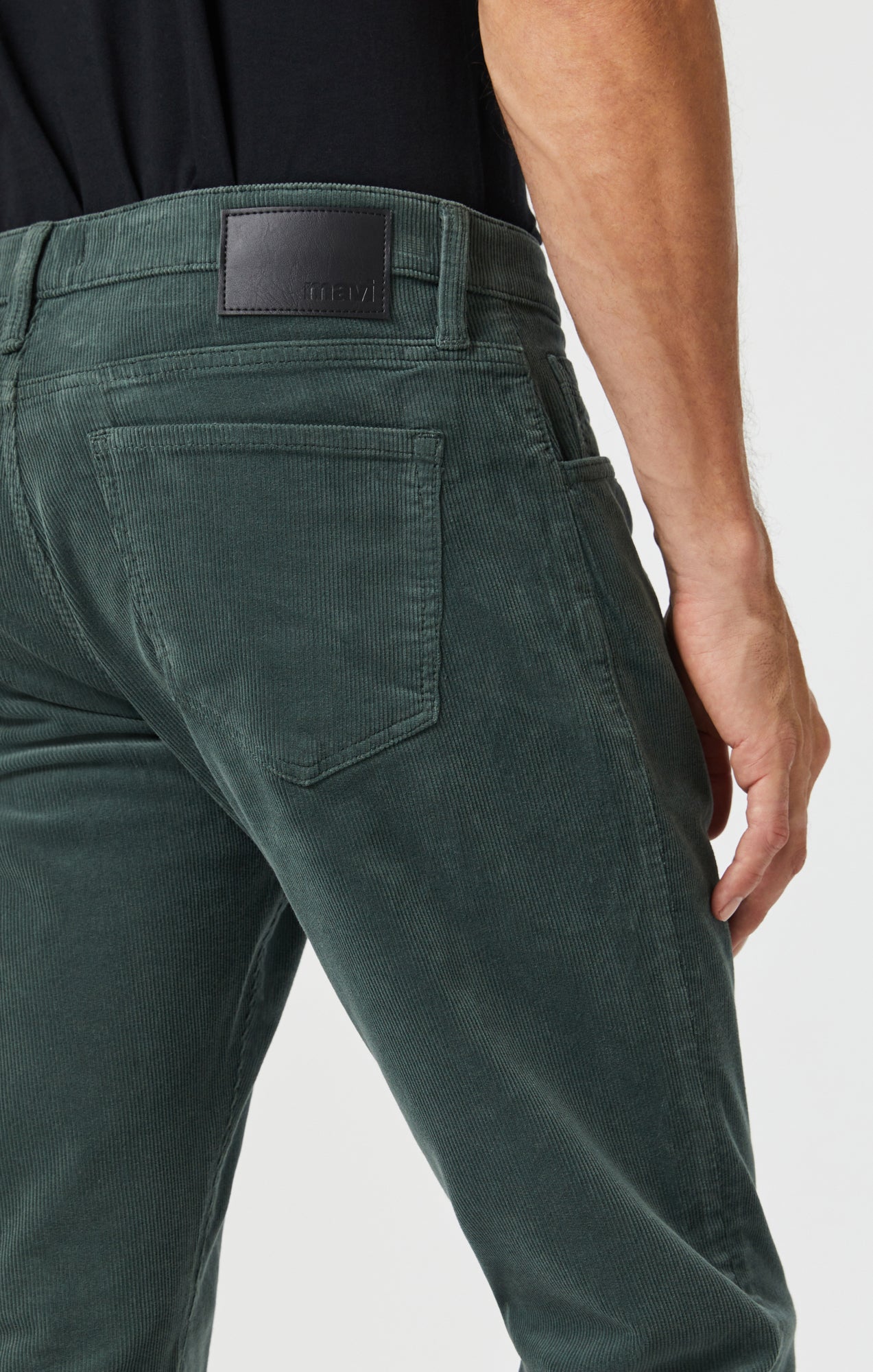 MARCUS SLIM STRAIGHT LEG IN EVERGREEN CORD - Mavi Jeans
