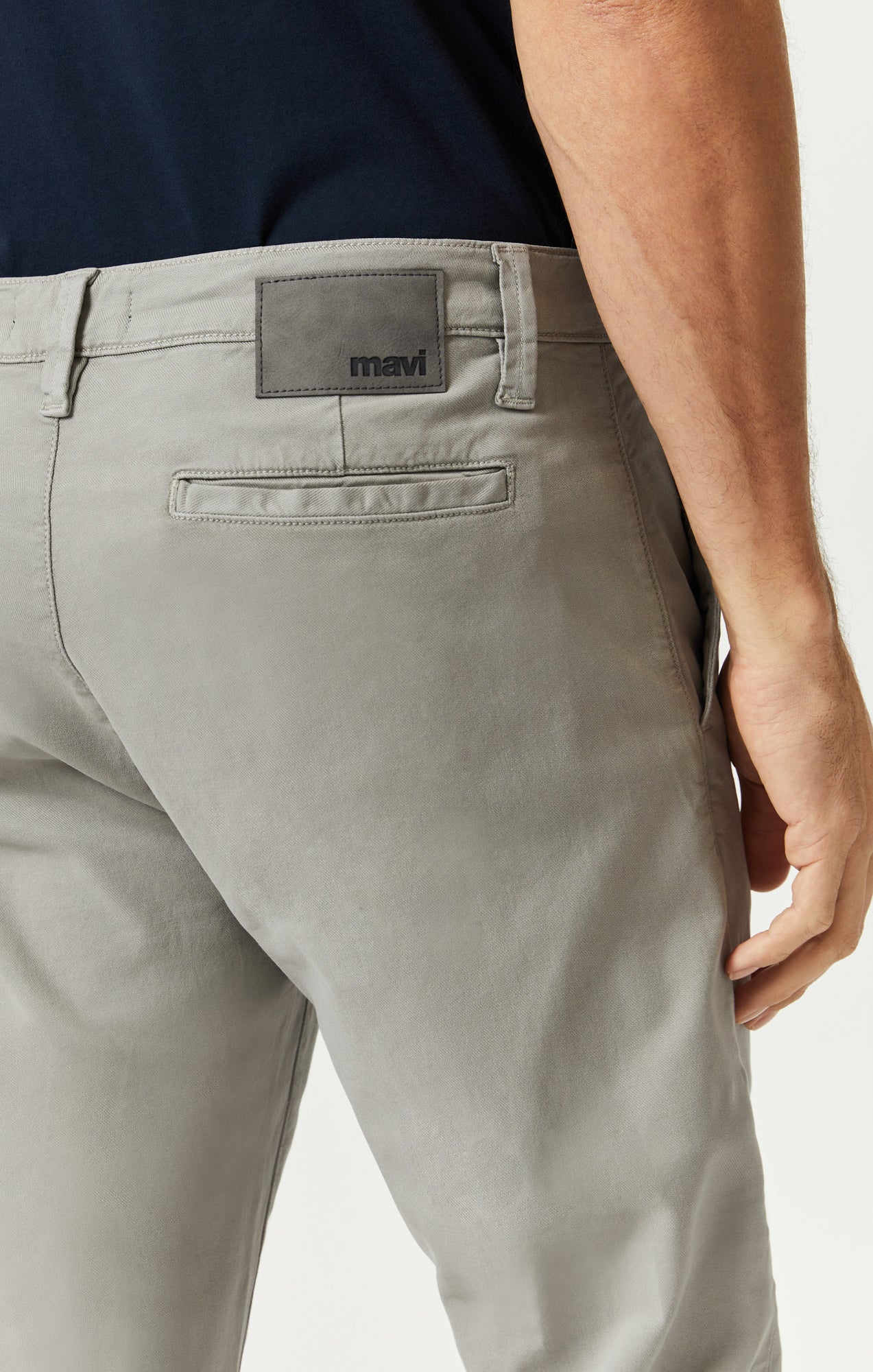 MILTON SLIM STRAIGHT CHINO IN IRON LUXE TWILL - Mavi Jeans