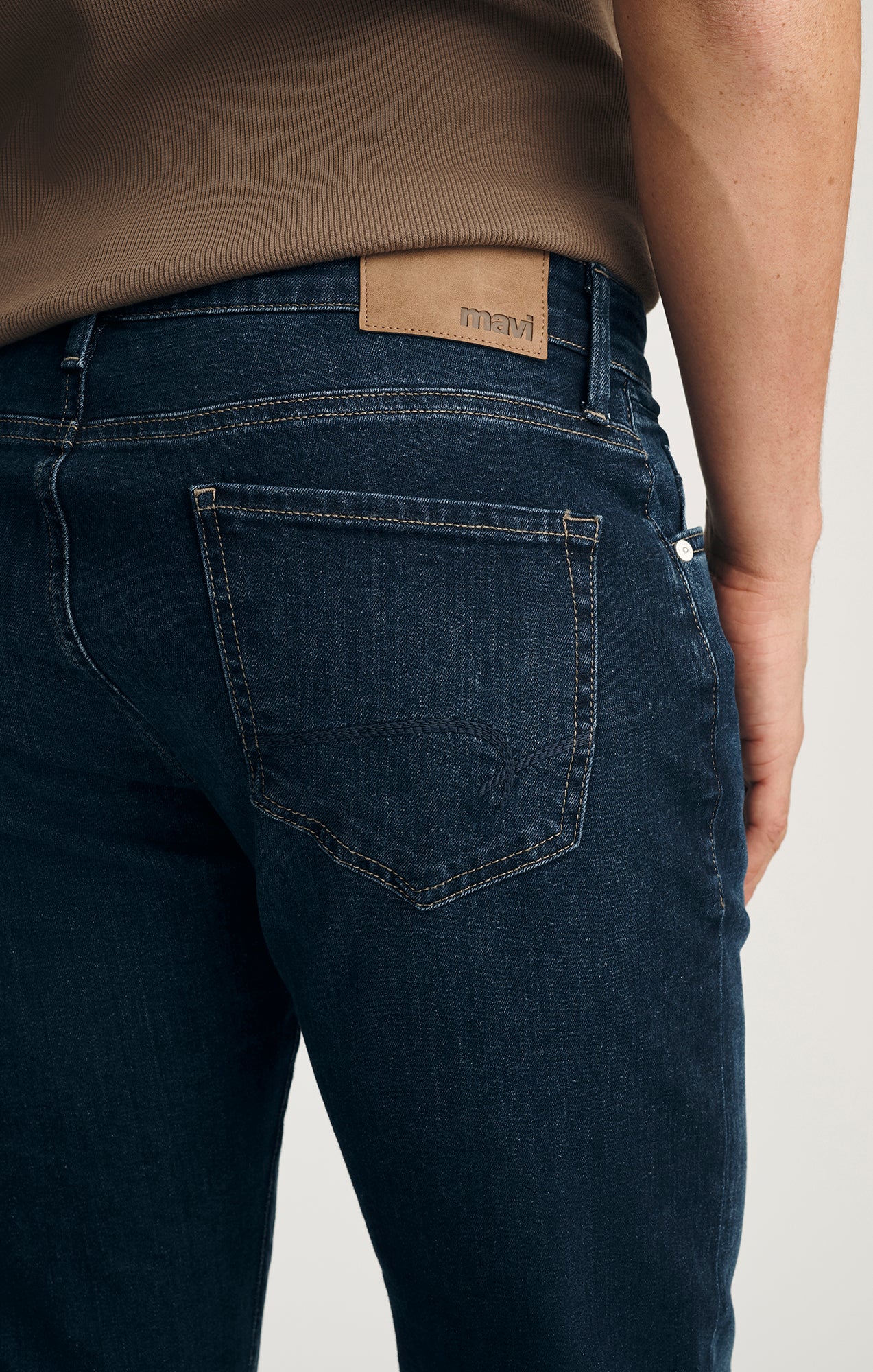 JAKE SLIM LEG IN DARK BRUSHED WILLIAMSBURG - Mavi Jeans