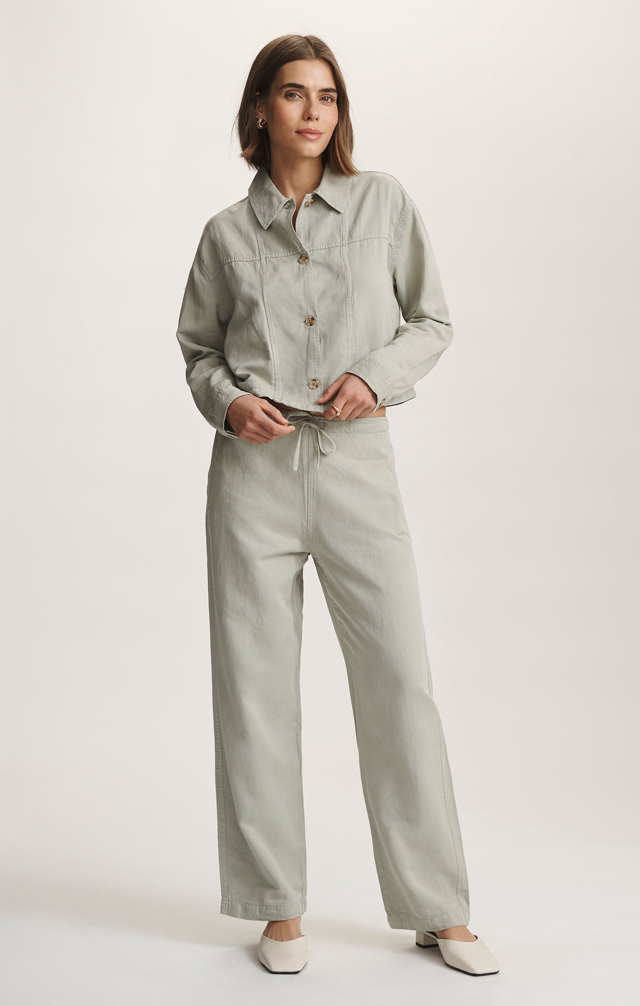 CROPPED TENCEL™ OVERSHIRT IN ABBEY STONE - Mavi Jeans