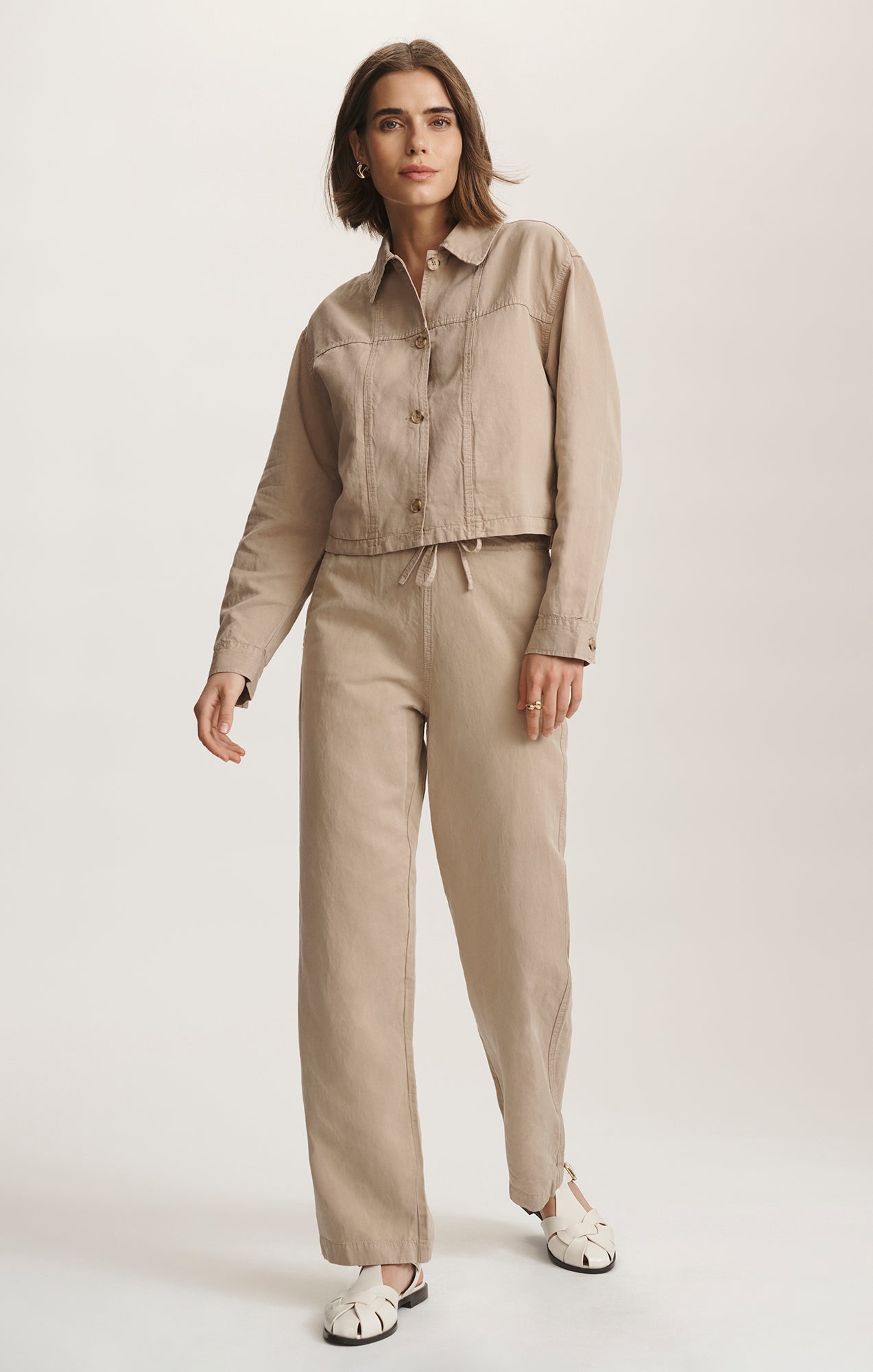 CROPPED TENCEL™ OVERSHIRT IN CHINCHILLA - Mavi Jeans