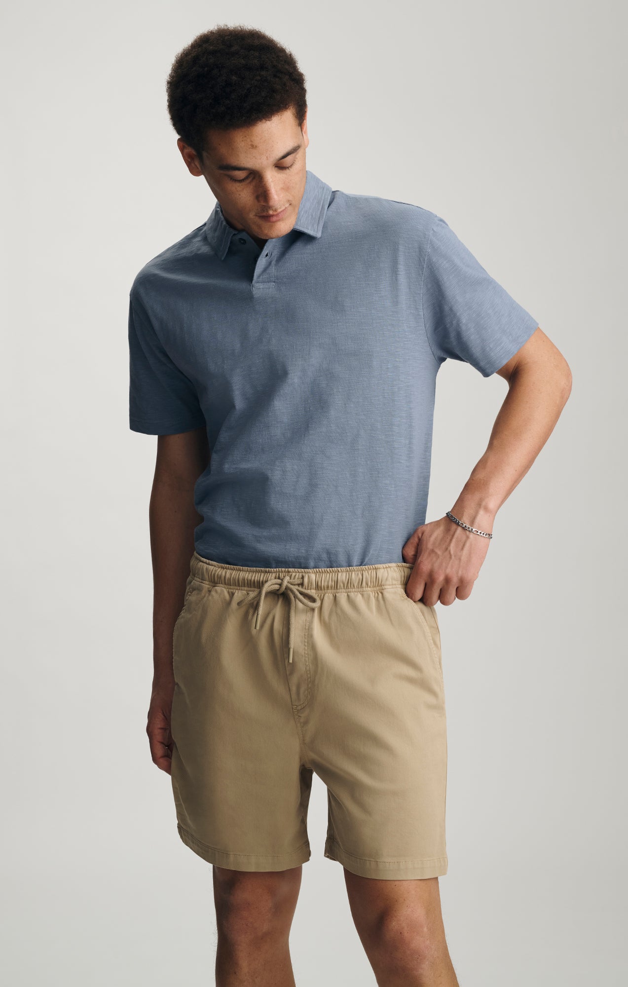 TENCEL™ DRAWSTRING 7" INSEAM SHORTS IN OLIVE GRAY - Mavi Jeans