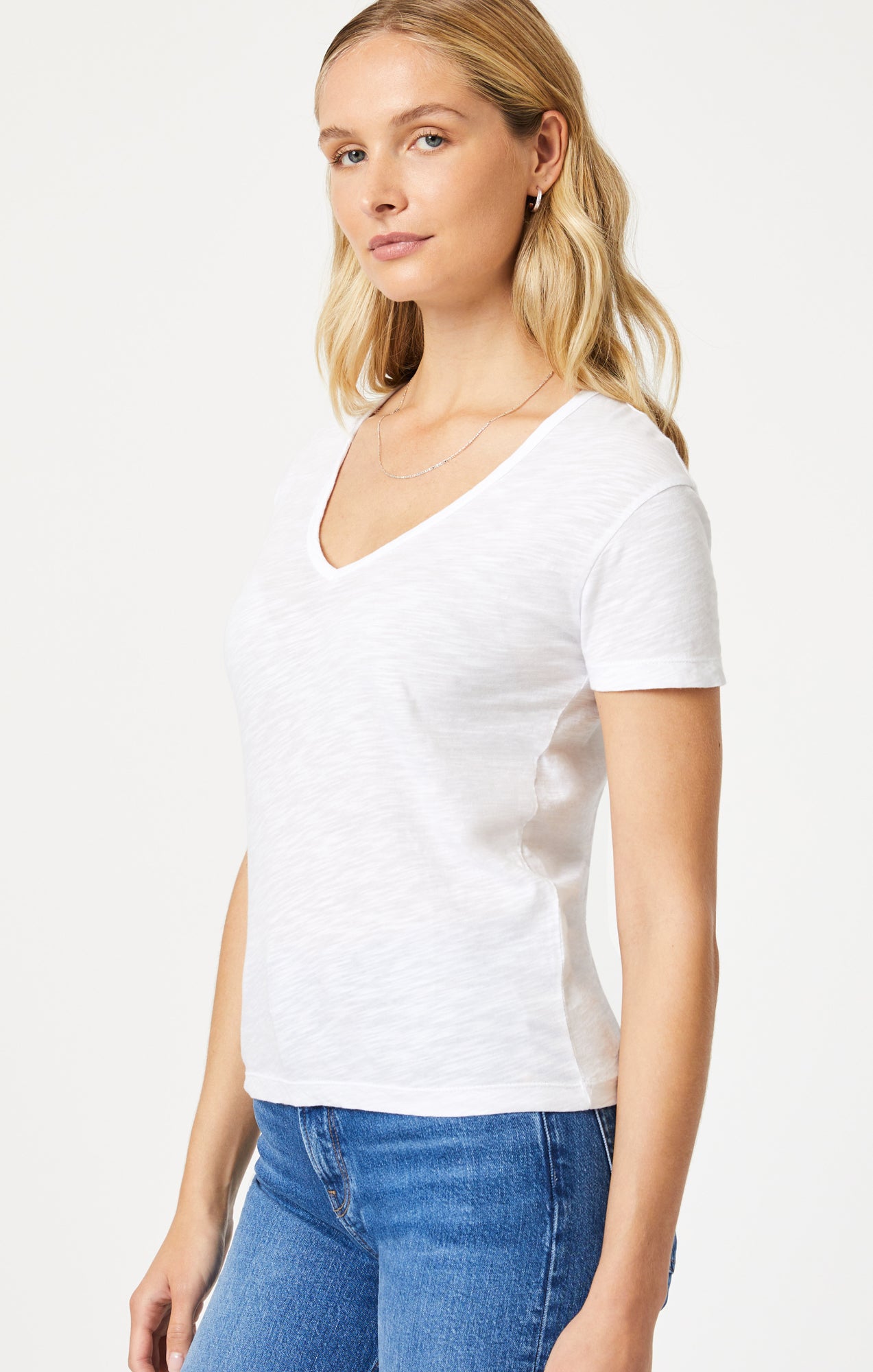V-NECK T-SHIRT IN WHITE - Mavi Jeans