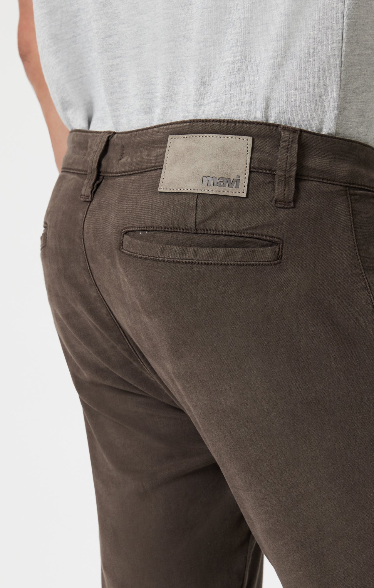 MILTON SLIM STRAIGHT CHINO IN OAK LUXE TWILL - Mavi Jeans