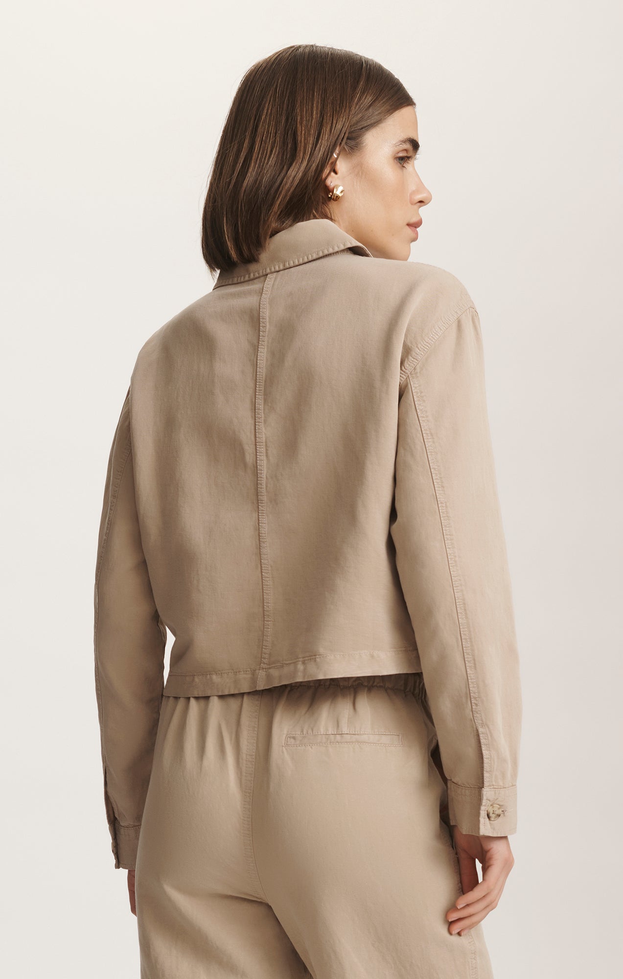 CROPPED TENCEL™ OVERSHIRT IN CHINCHILLA - Mavi Jeans