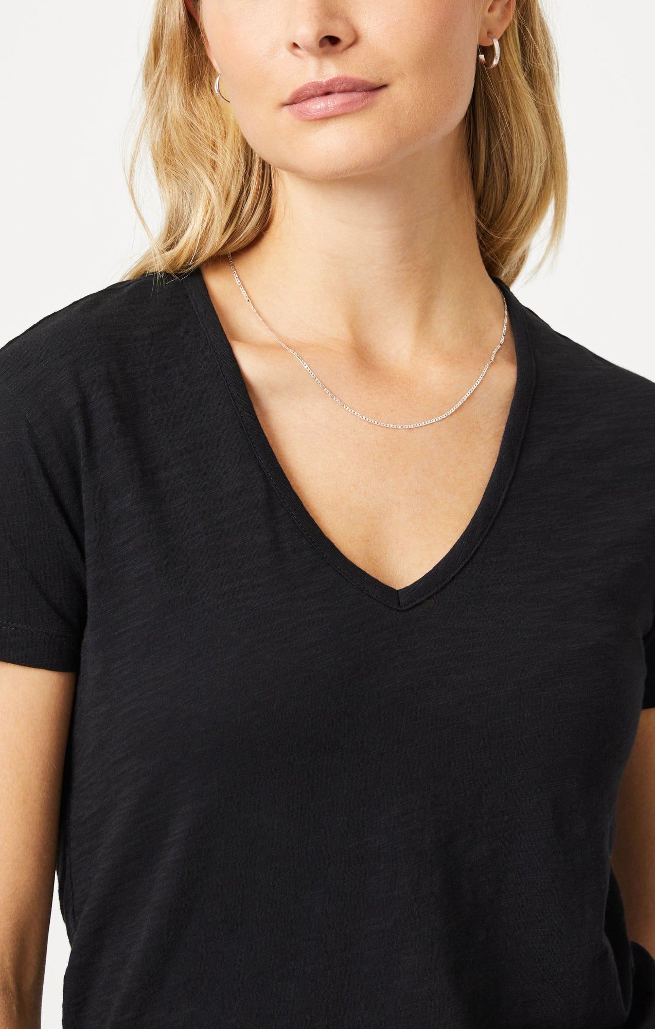 V-NECK T-SHIRT IN BLACK - Mavi Jeans