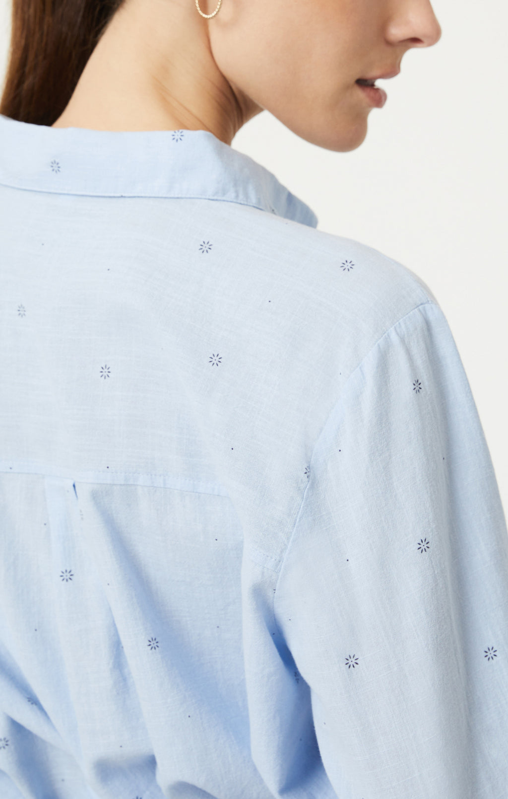 BUTTON-UP LONG SLEEVE SHIRT IN NAVY FLOWER DOT PRINT - Mavi Jeans