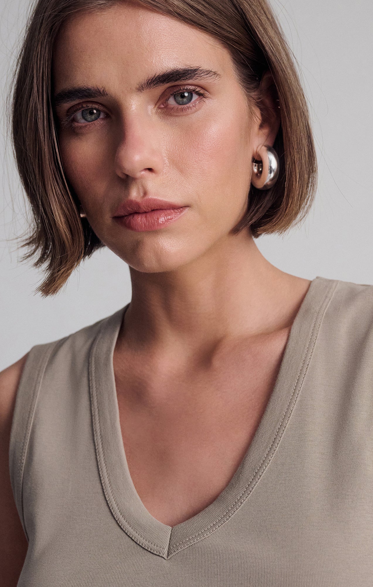 V-NECK TANK TOP IN ROASTED CASHEW - Mavi Jeans