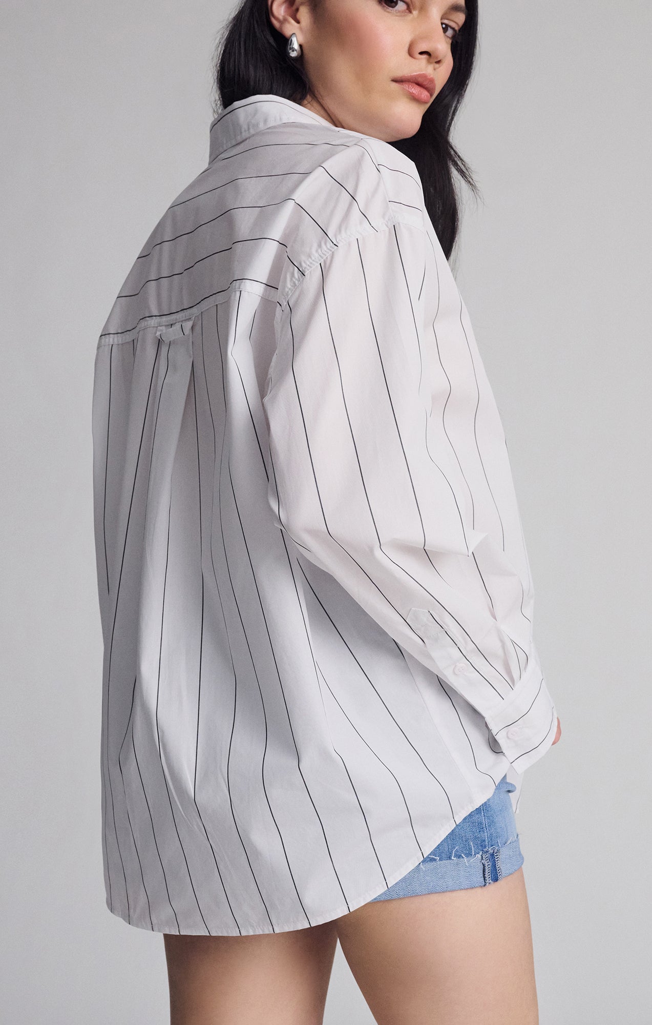 BREEZY BUTTON-UP SHIRT IN BLACK STRIPED - Mavi Jeans