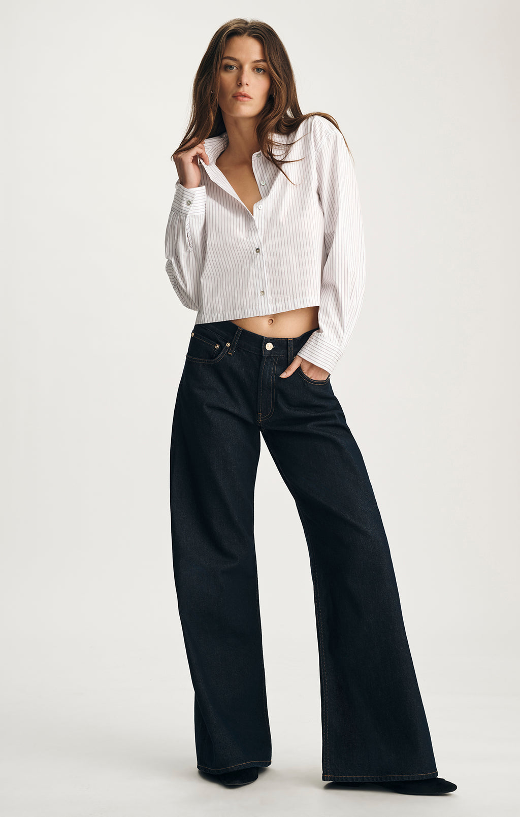 CROPPED LONG SLEEVE BUTTON-UP SHIRT IN BURGUNDY STRIPE