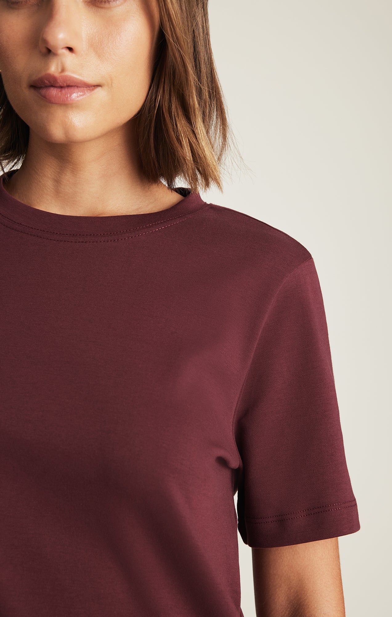 BASIC CREW NECK T-SHIRT IN WINDSOR WINE