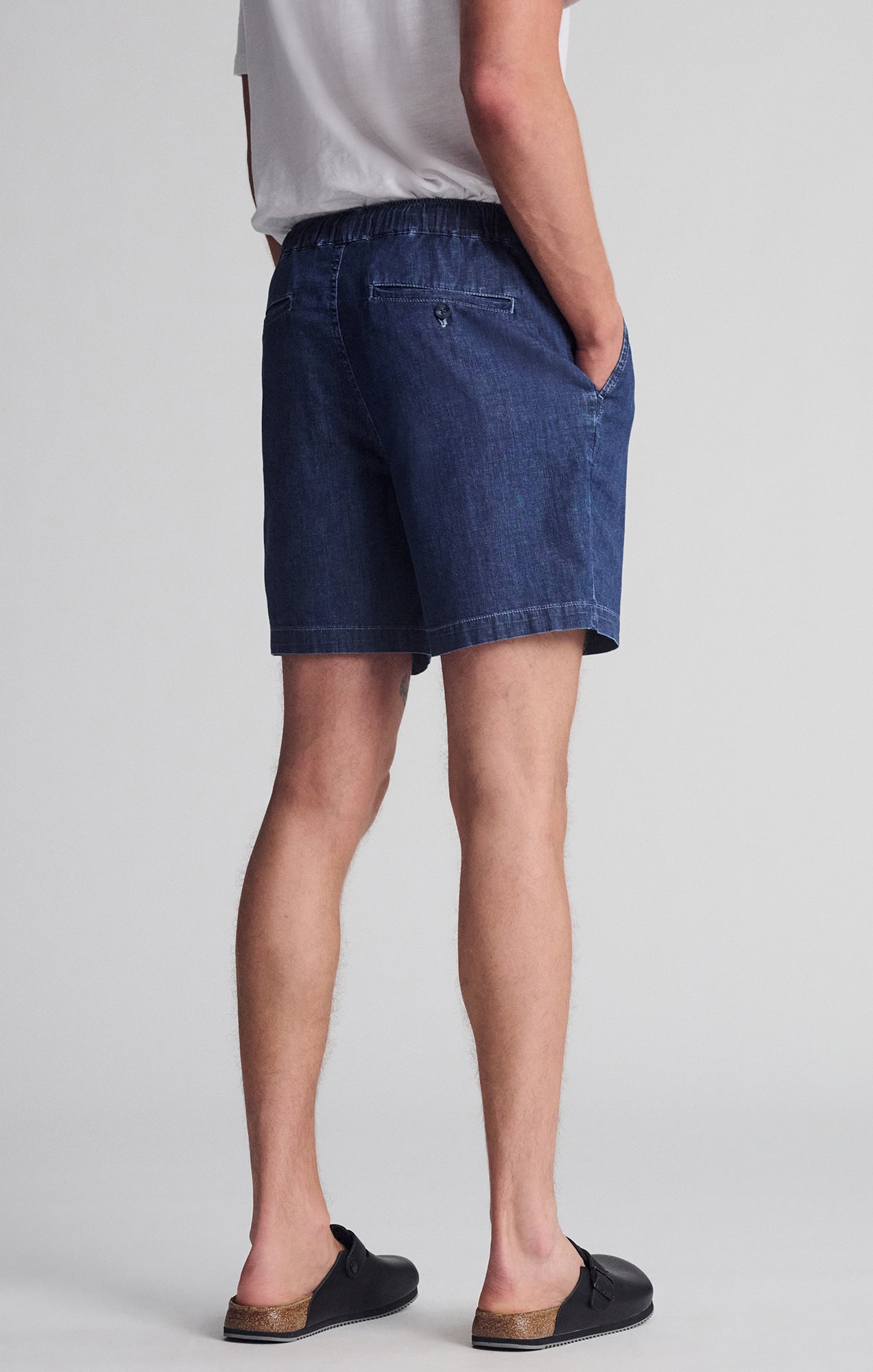 CLINT JOGGER SHORTS IN NAVY CHAMBREY - Mavi Jeans