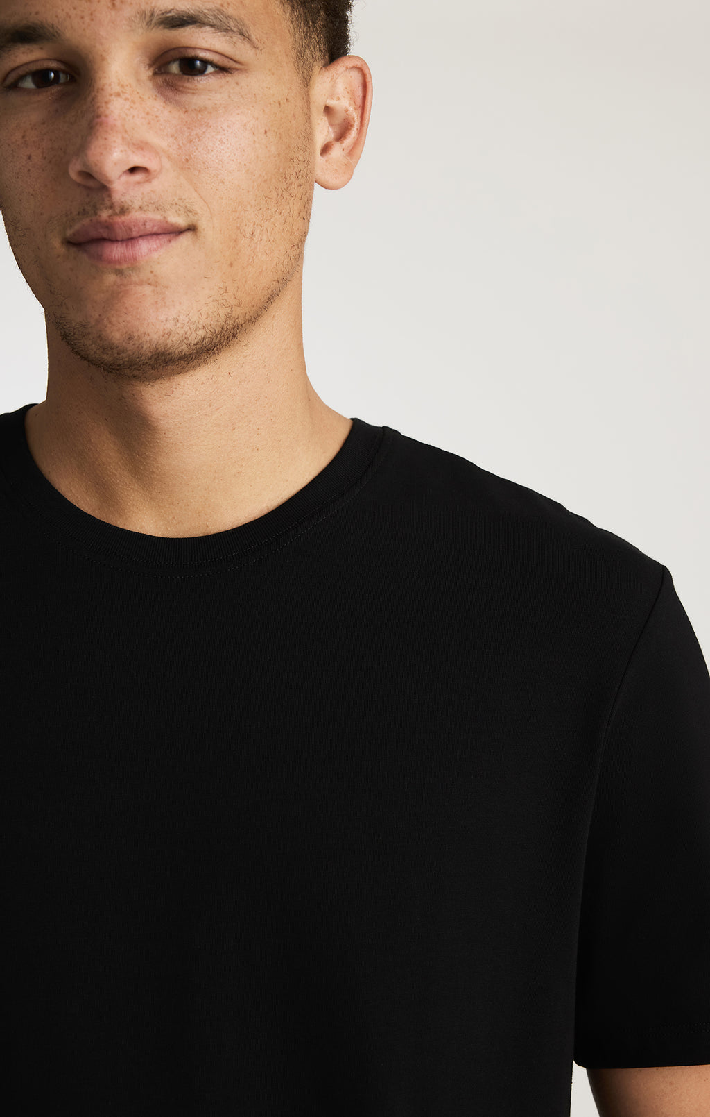 CREW NECK T-SHIRT IN BLACK