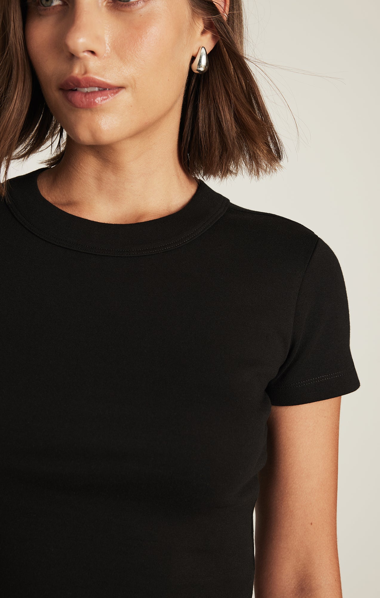 CROPPED CREW NECK T-SHIRT IN BLACK