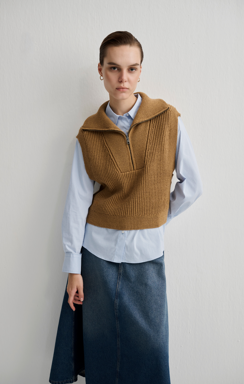 QUARTER ZIP SWEATER VEST IN TIGER'S EYE - Mavi Jeans