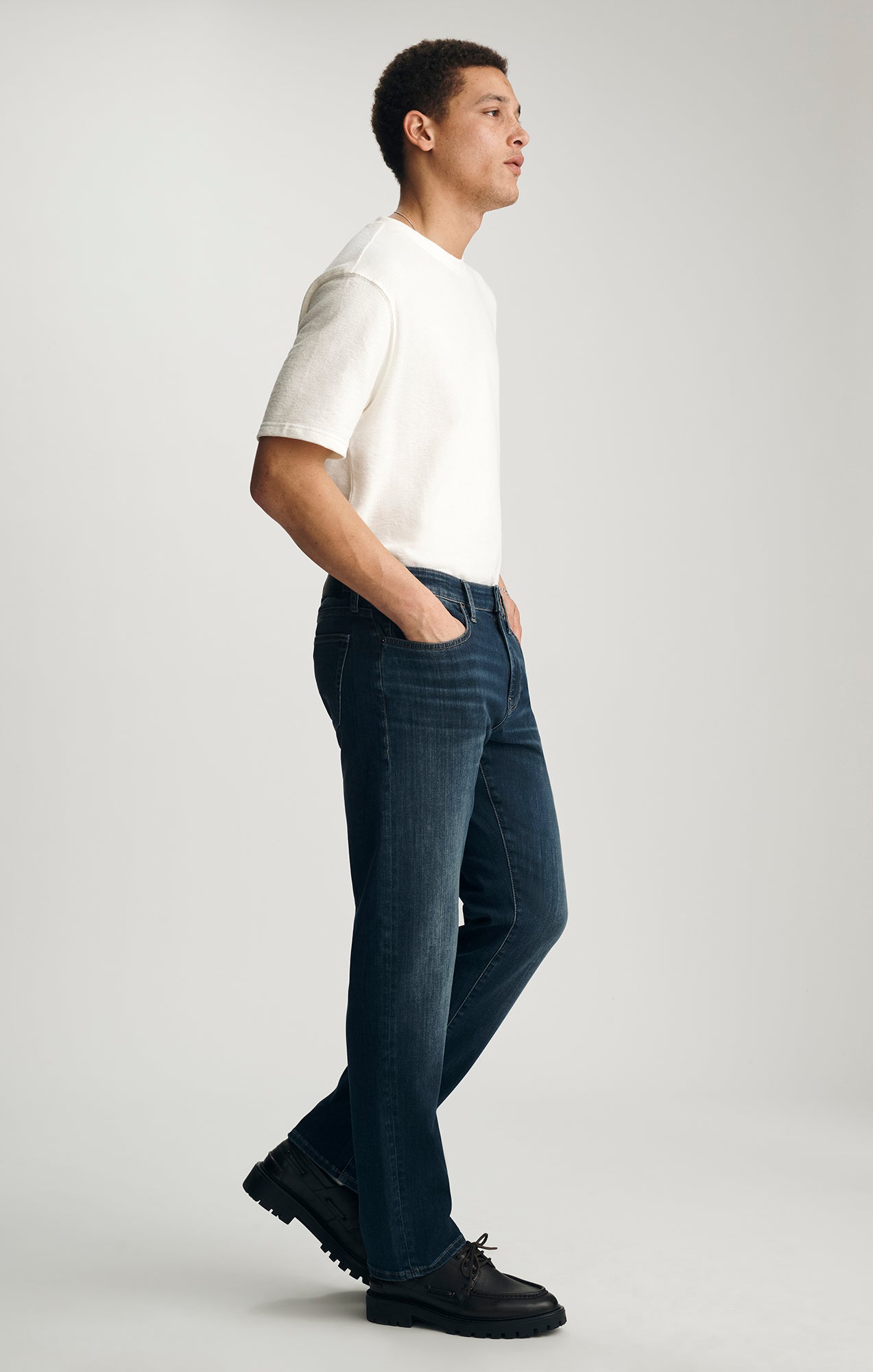 ZACH STRAIGHT LEG IN DARK BRUSHED SUPERMOVE - Mavi Jeans