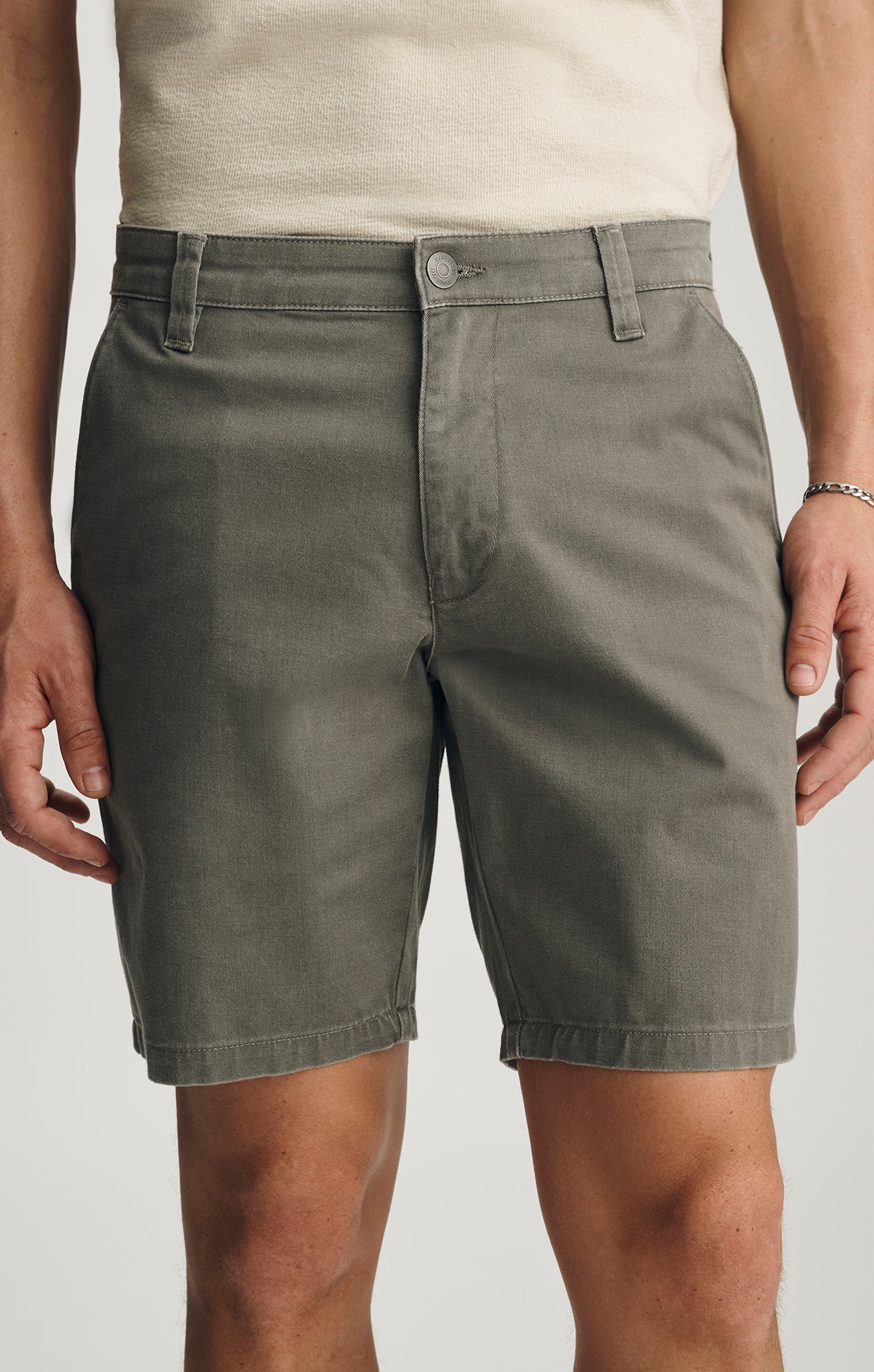 NOAH SHORTS IN OLIVE VINTAGE COLORED - Mavi Jeans