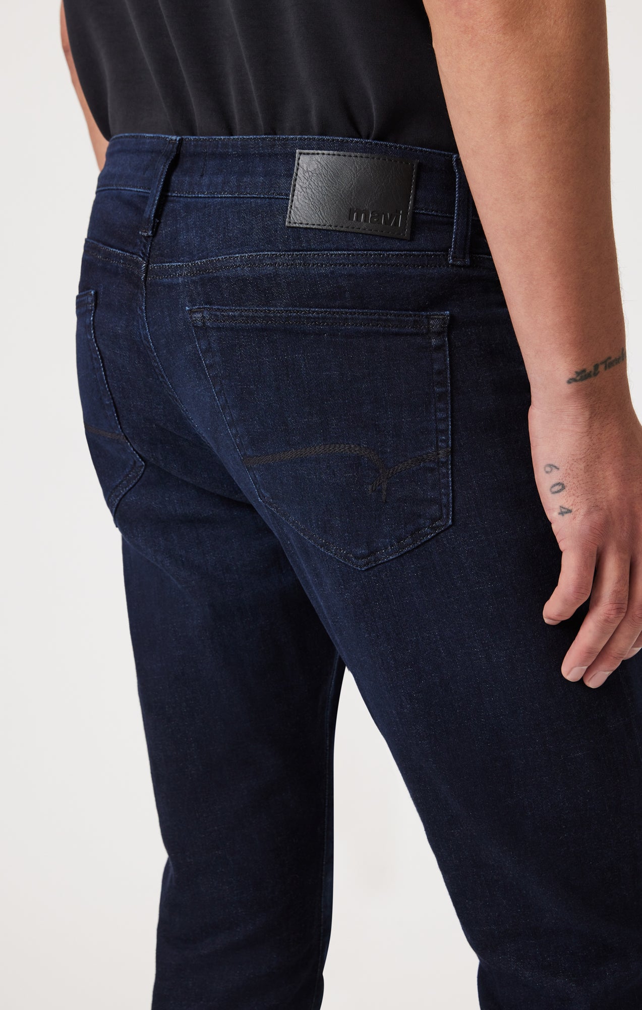 MARCUS SLIM STRAIGHT LEG IN MIDNIGHT SKY FEATHER BLUE - Mavi Jeans