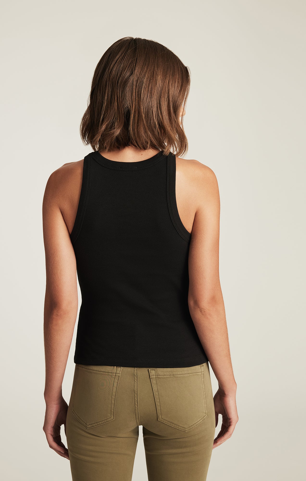 BASIC HIGH NECK TANK TOP IN BLACK