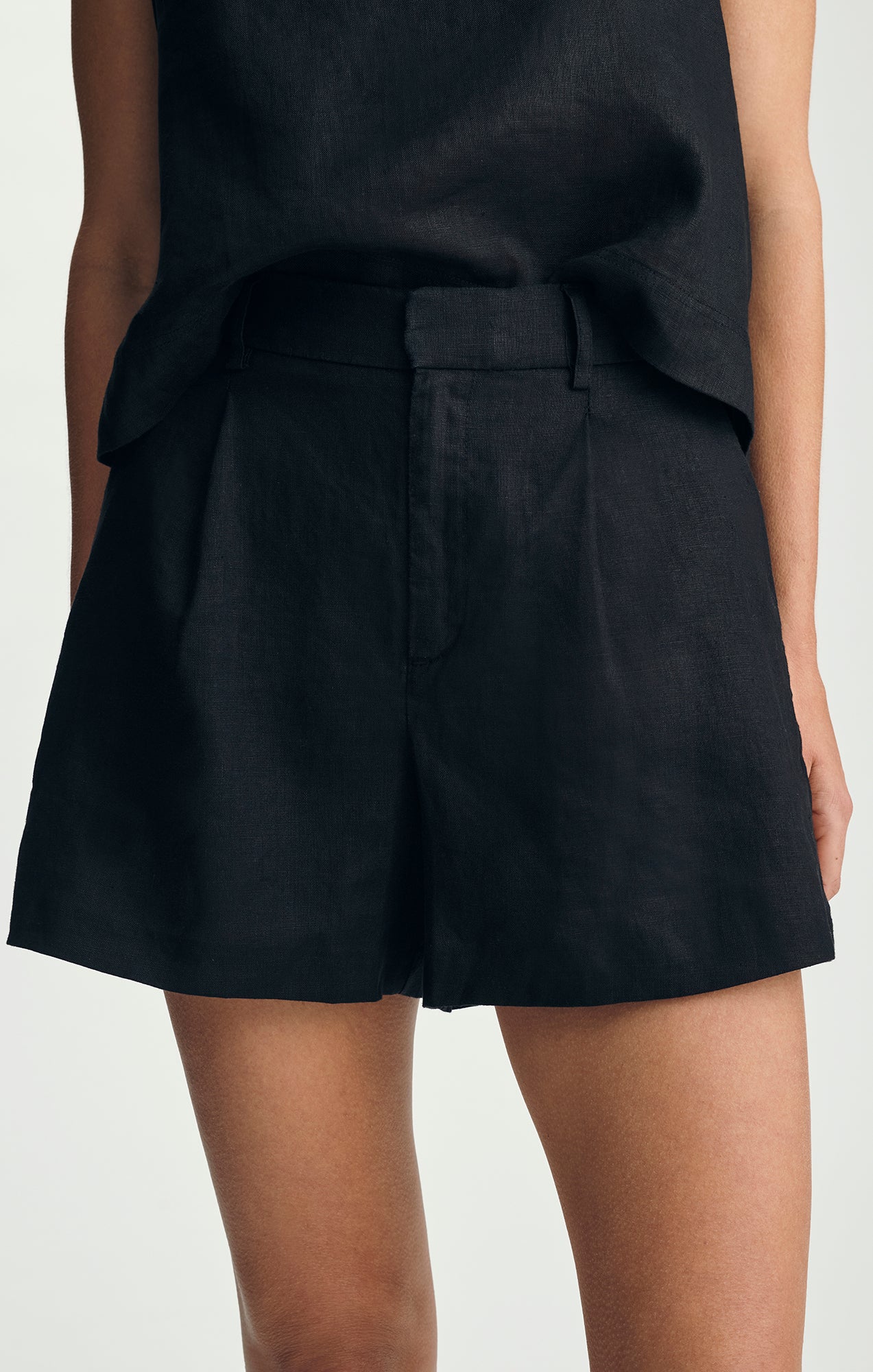 LINEN PLEATED SHORTS IN BLACK - Mavi Jeans