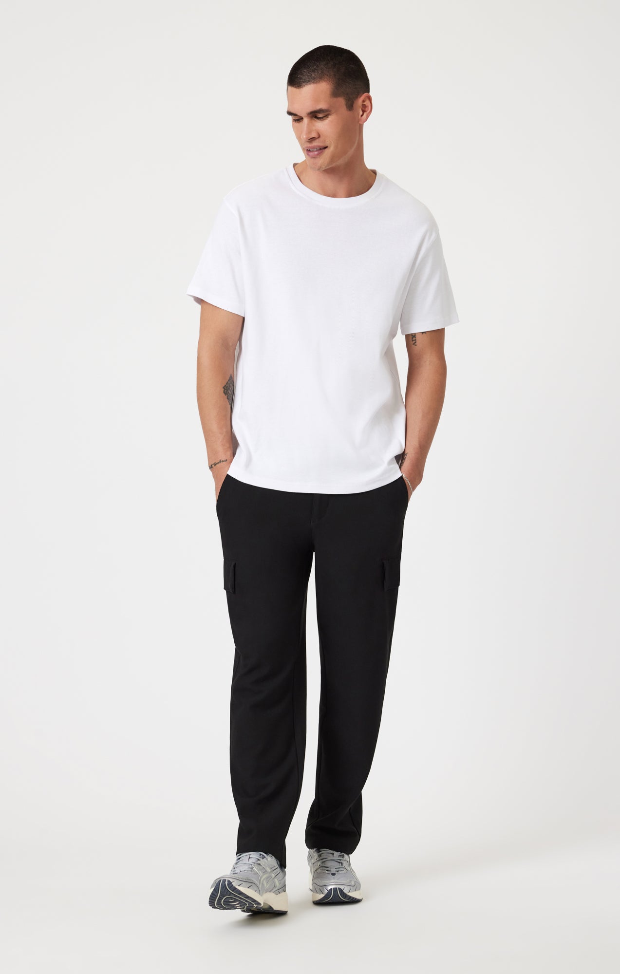 STRAIGHT LEG CARGO PANTS IN JET BLACK - Mavi Jeans