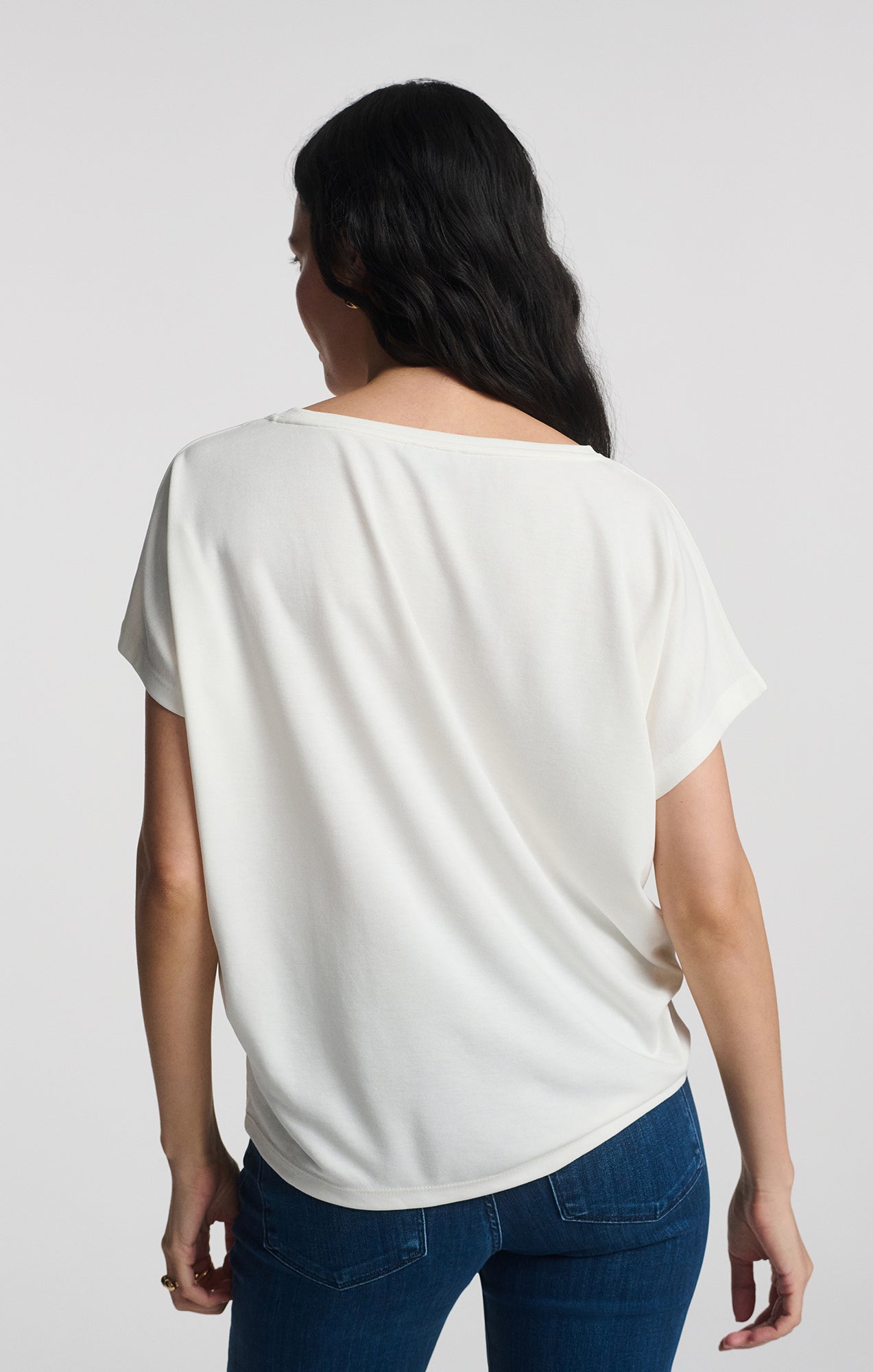 LUXE TOUCH TENCEL™ BOAT NECK T-SHIRT IN ANTIQUE WHITE - Mavi Jeans