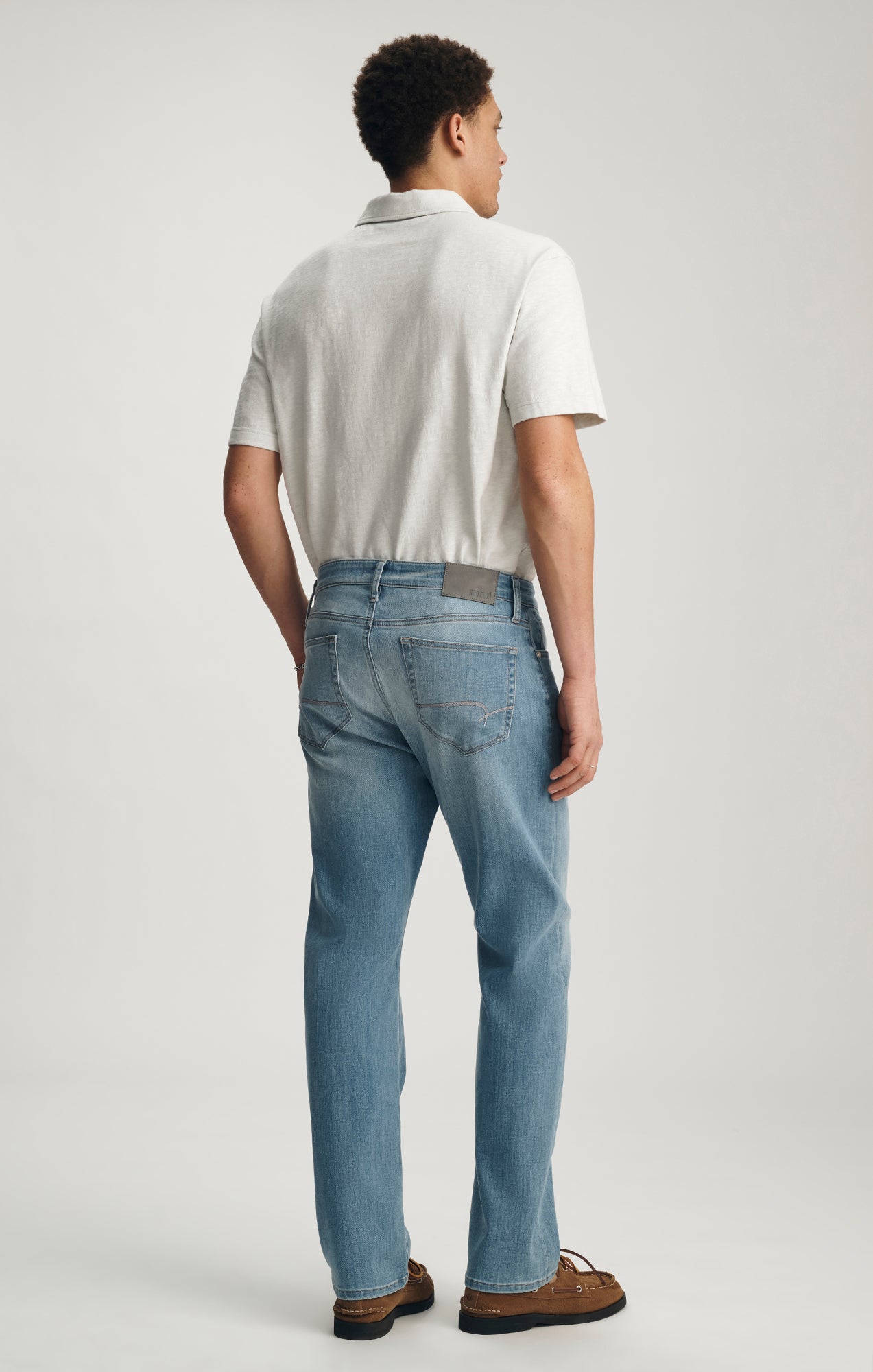 ZACH STRAIGHT LEG IN LIGHT BRUSHED SUPERMOVE - Mavi Jeans