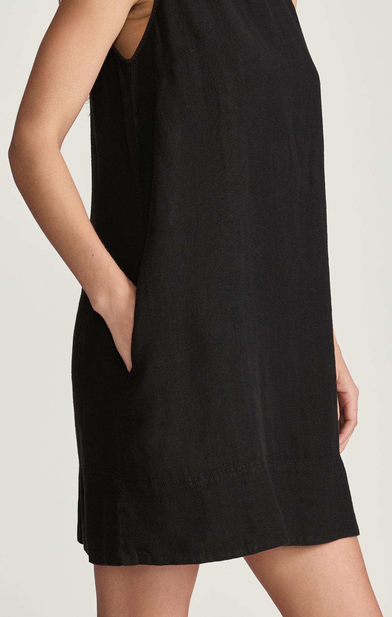 LINEN MINI SHIFT DRESS IN BLACK - Mavi Jeans