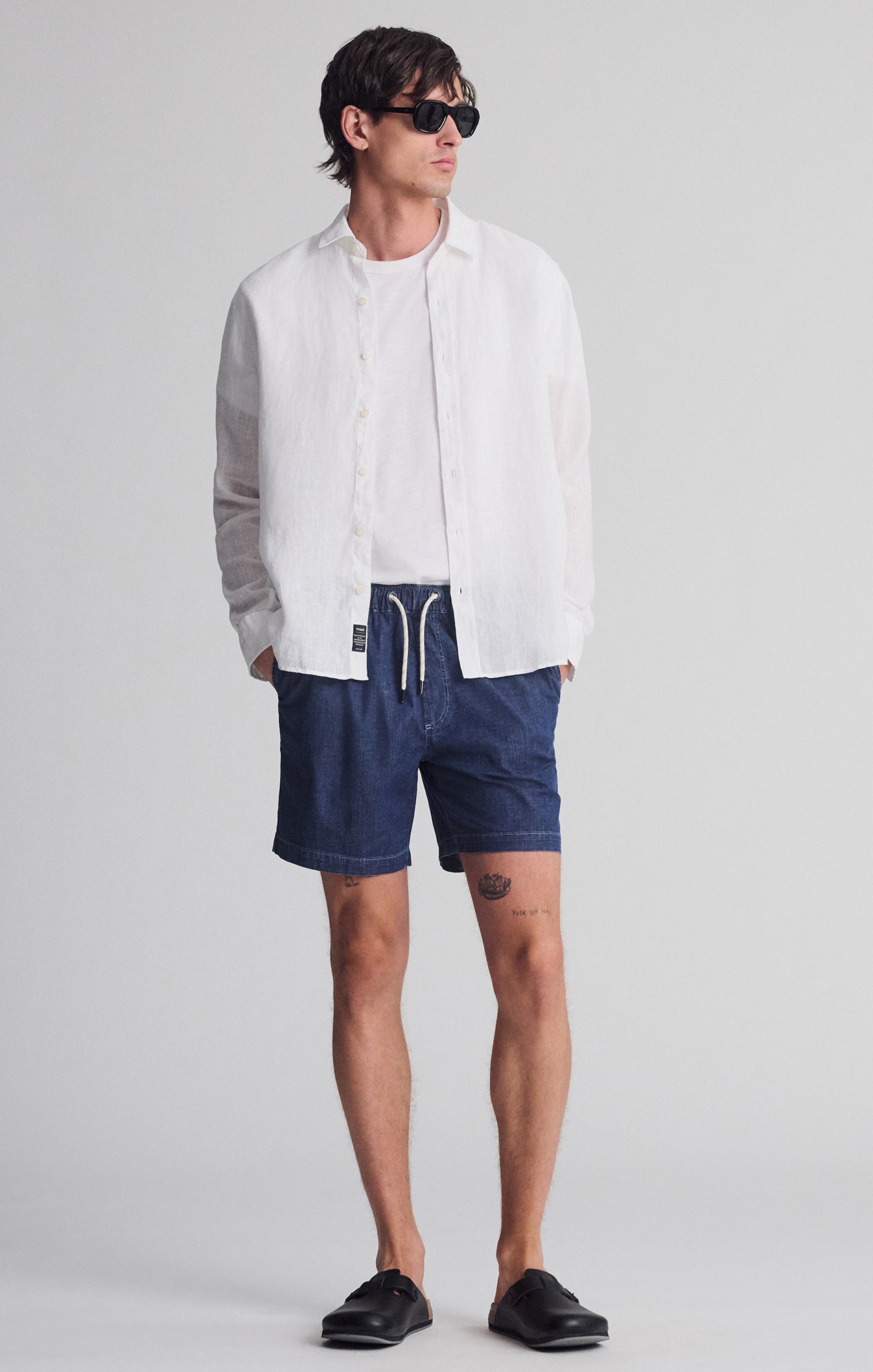 CLINT JOGGER SHORTS IN NAVY CHAMBREY - Mavi Jeans