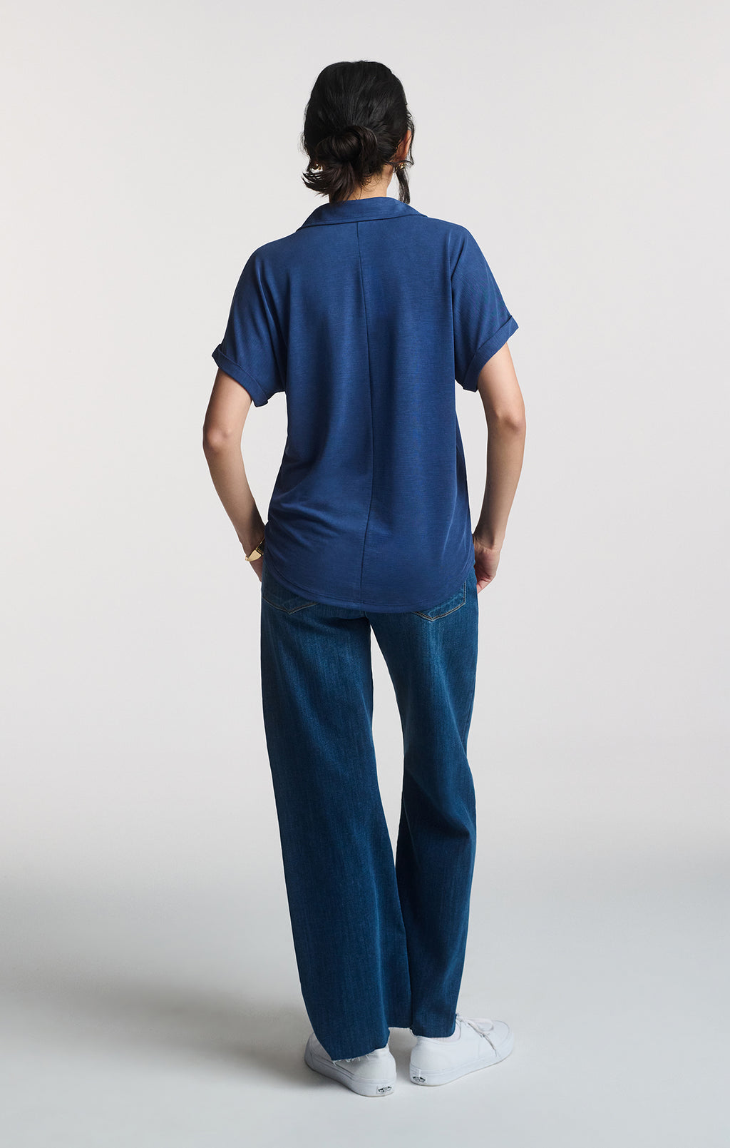 LUXE TOUCH TENCEL™ BUTTON-UP T-SHIRT IN MEDIEVAL BLUE - Mavi Jeans