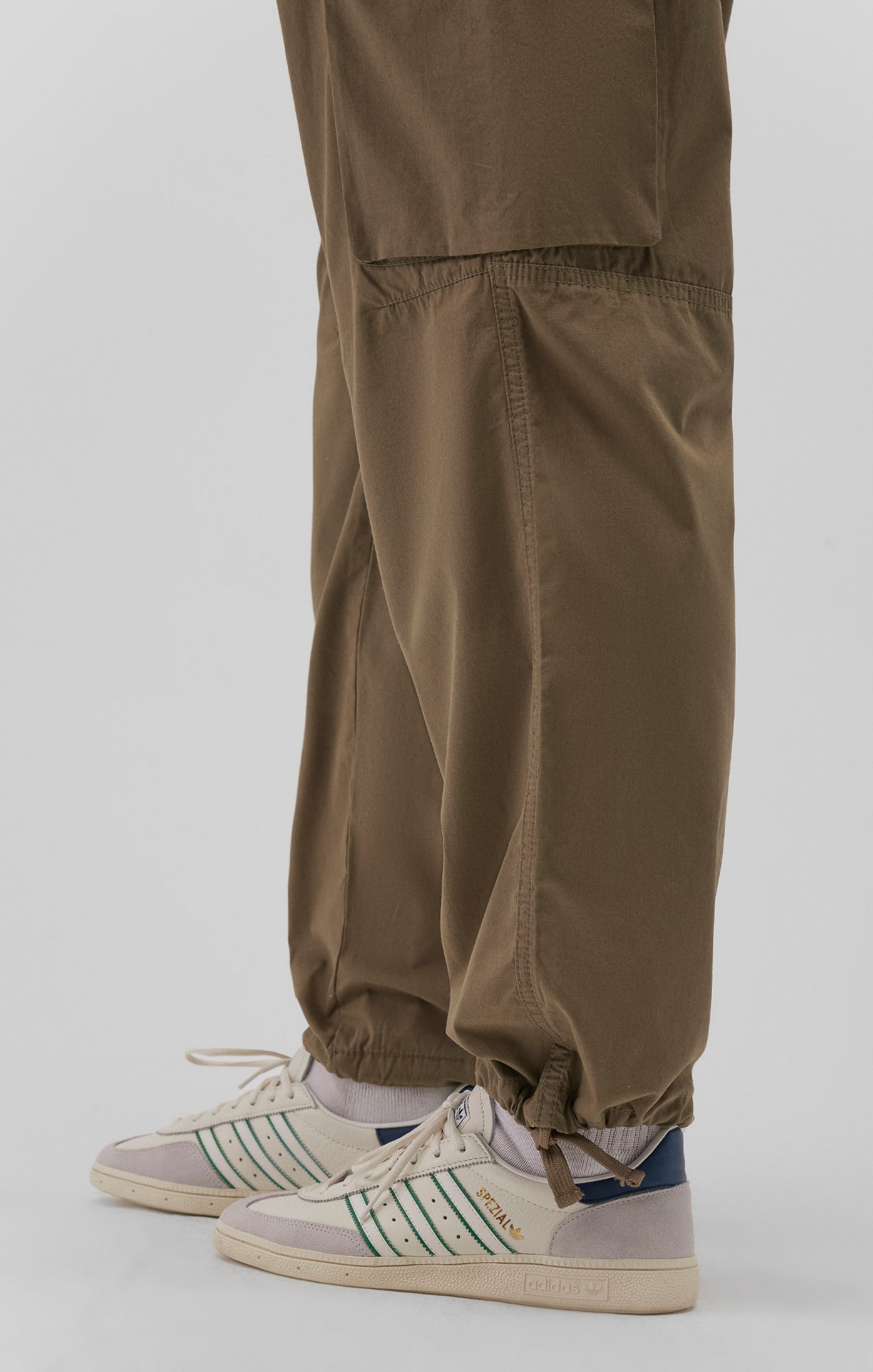 DOUBLE POCKET CARGO PANTS IN COVERT GREEN - Mavi Jeans