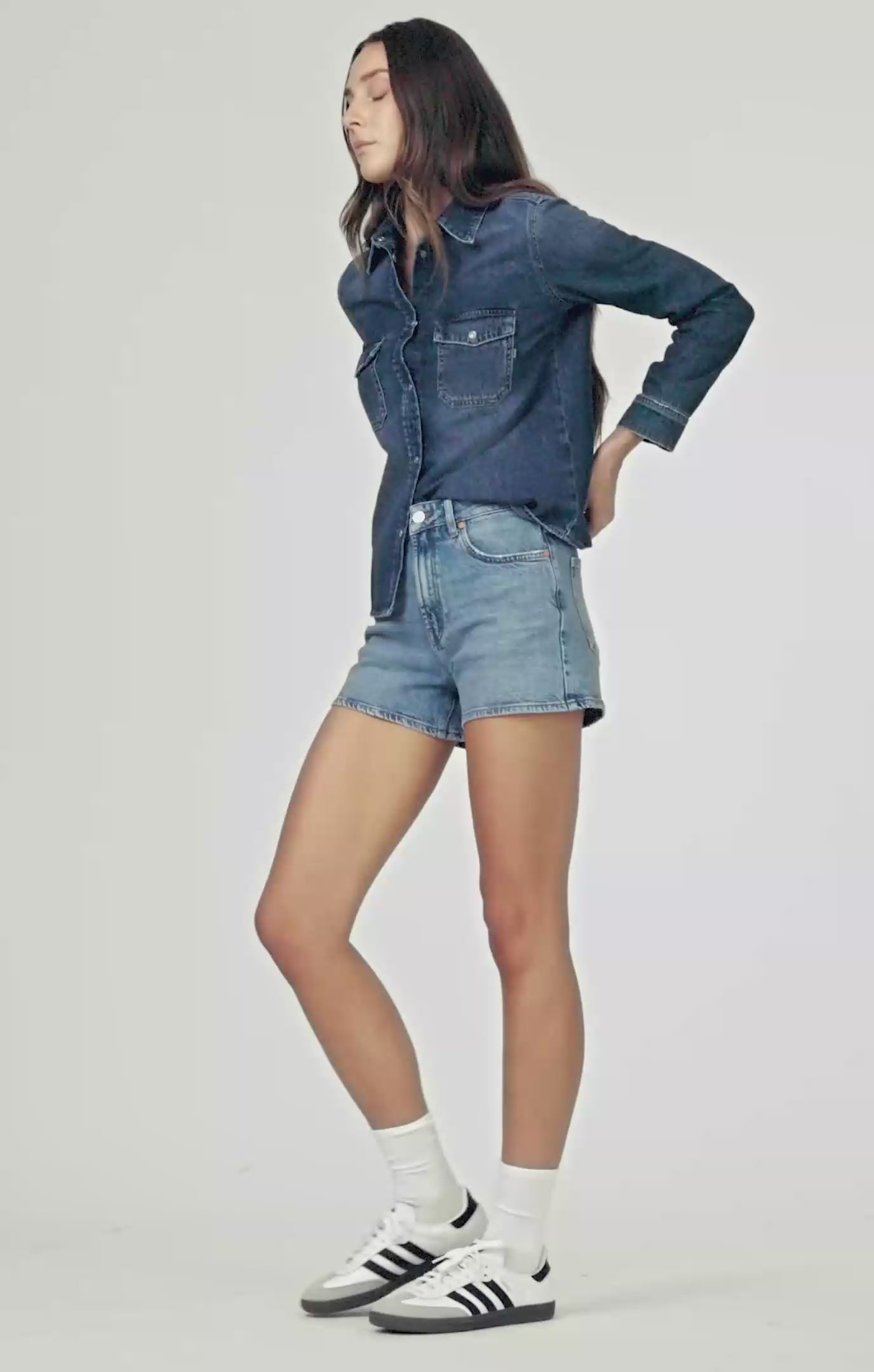 VELLA SHORTS IN MID RECYCLED BLUE - Mavi Jeans