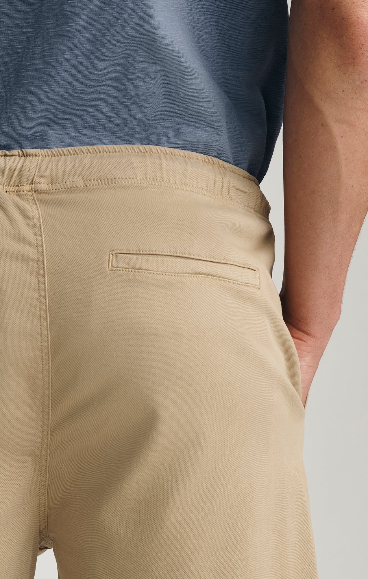 TENCEL™ DRAWSTRING 7" INSEAM SHORTS IN OLIVE GRAY - Mavi Jeans