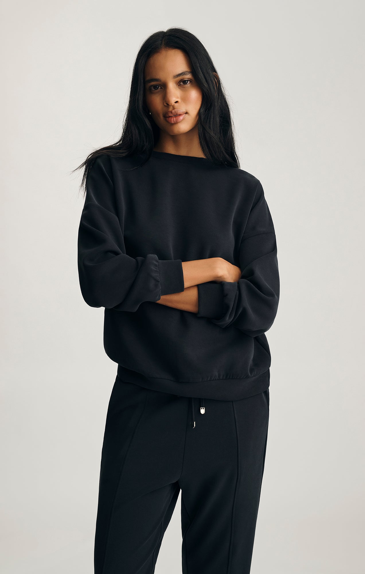 LUXE TOUCH TENCEL™ SWEATSHIRT IN BLACK - Mavi Jeans