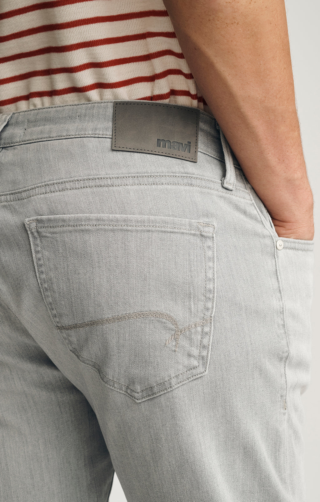 JAKE SLIM LEG IN ICE GREY WILLIAMSBURG - Mavi Jeans