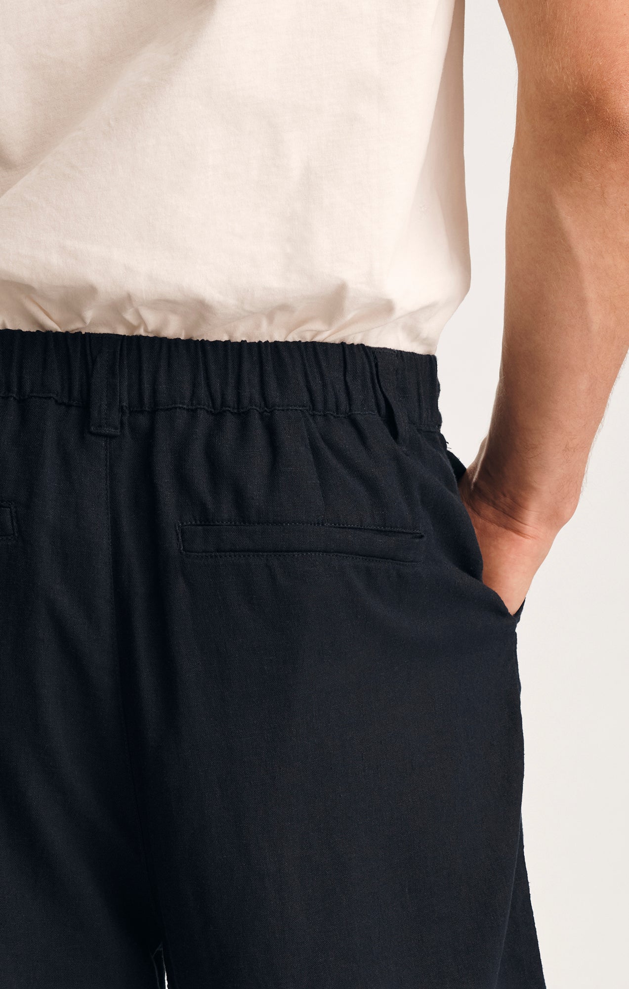 LINEN PLEATED 7" INSEAM SHORTS IN SKY CAPTAIN - Mavi Jeans