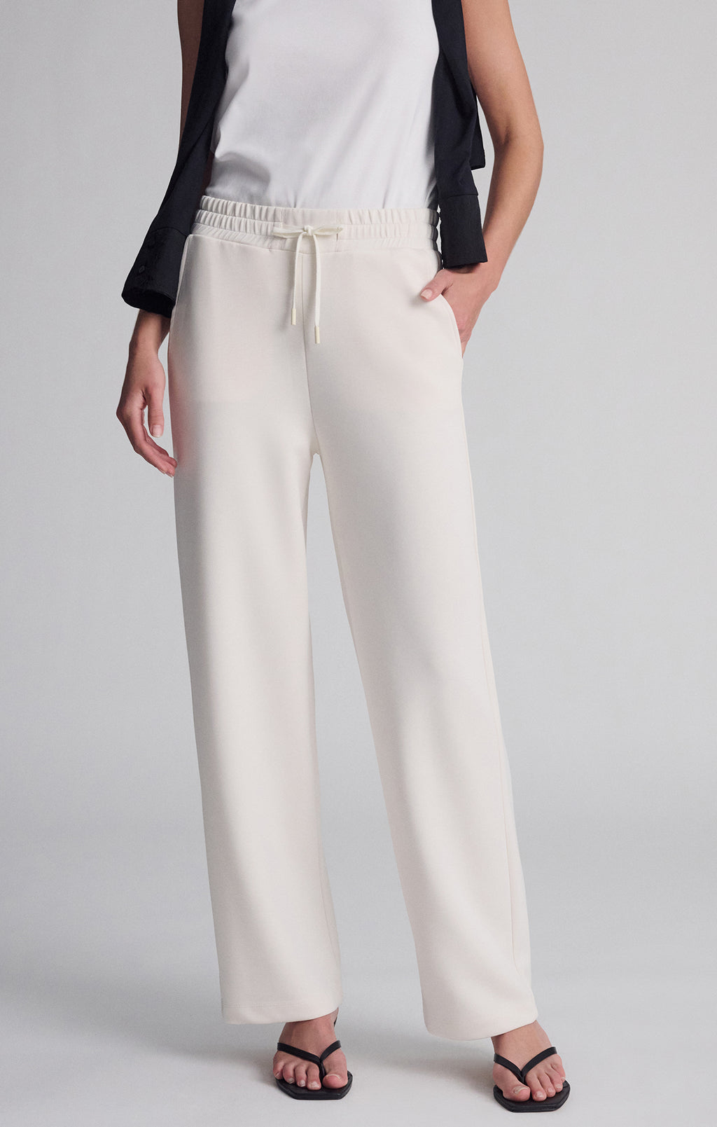 SPORTY LUXE TENCEL™ PANTS IN COCONUT MILK - Mavi Jeans