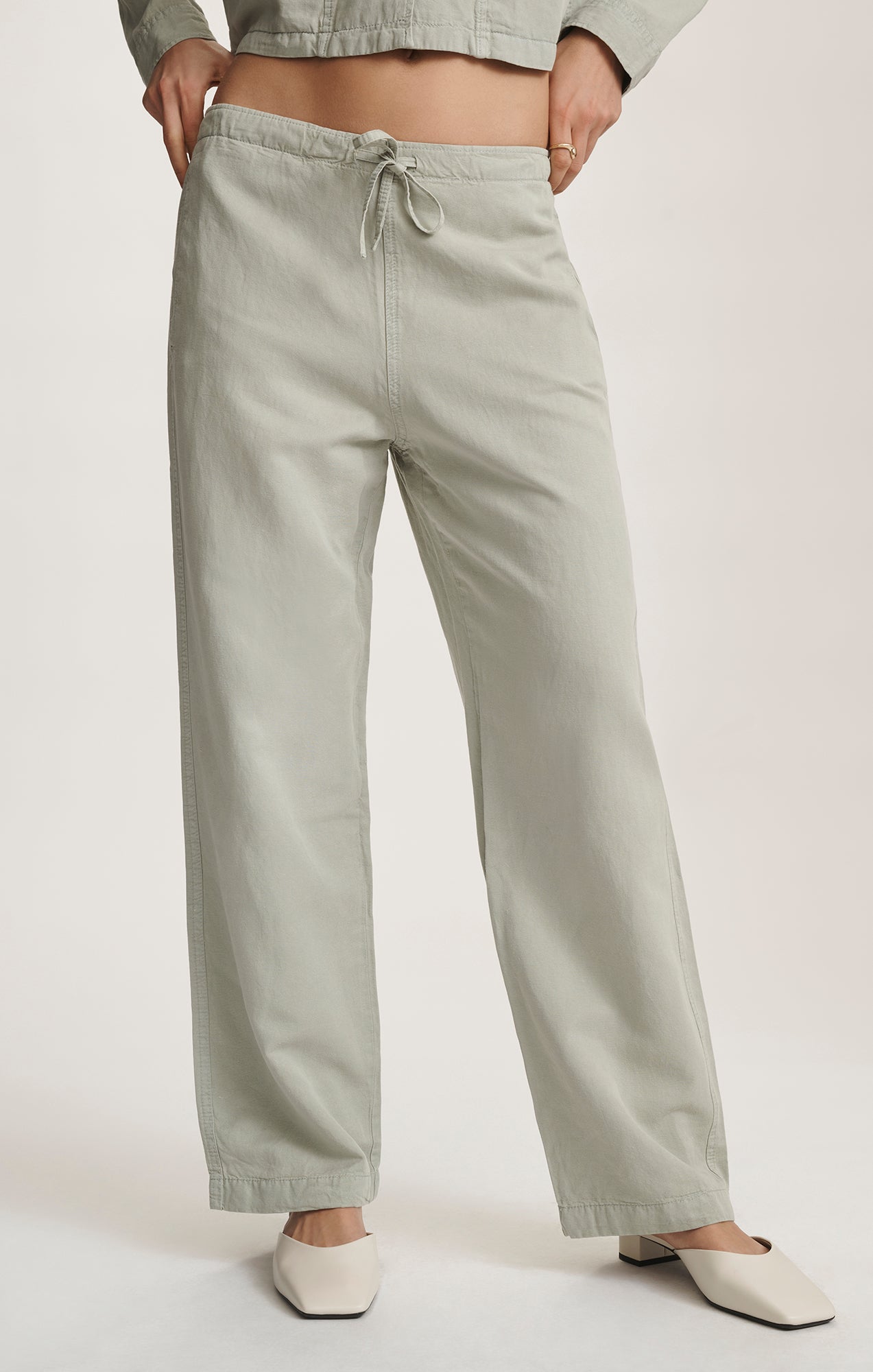 STRAIGHT LEG TENCEL™ PANTS IN ABBEY STONE - Mavi Jeans